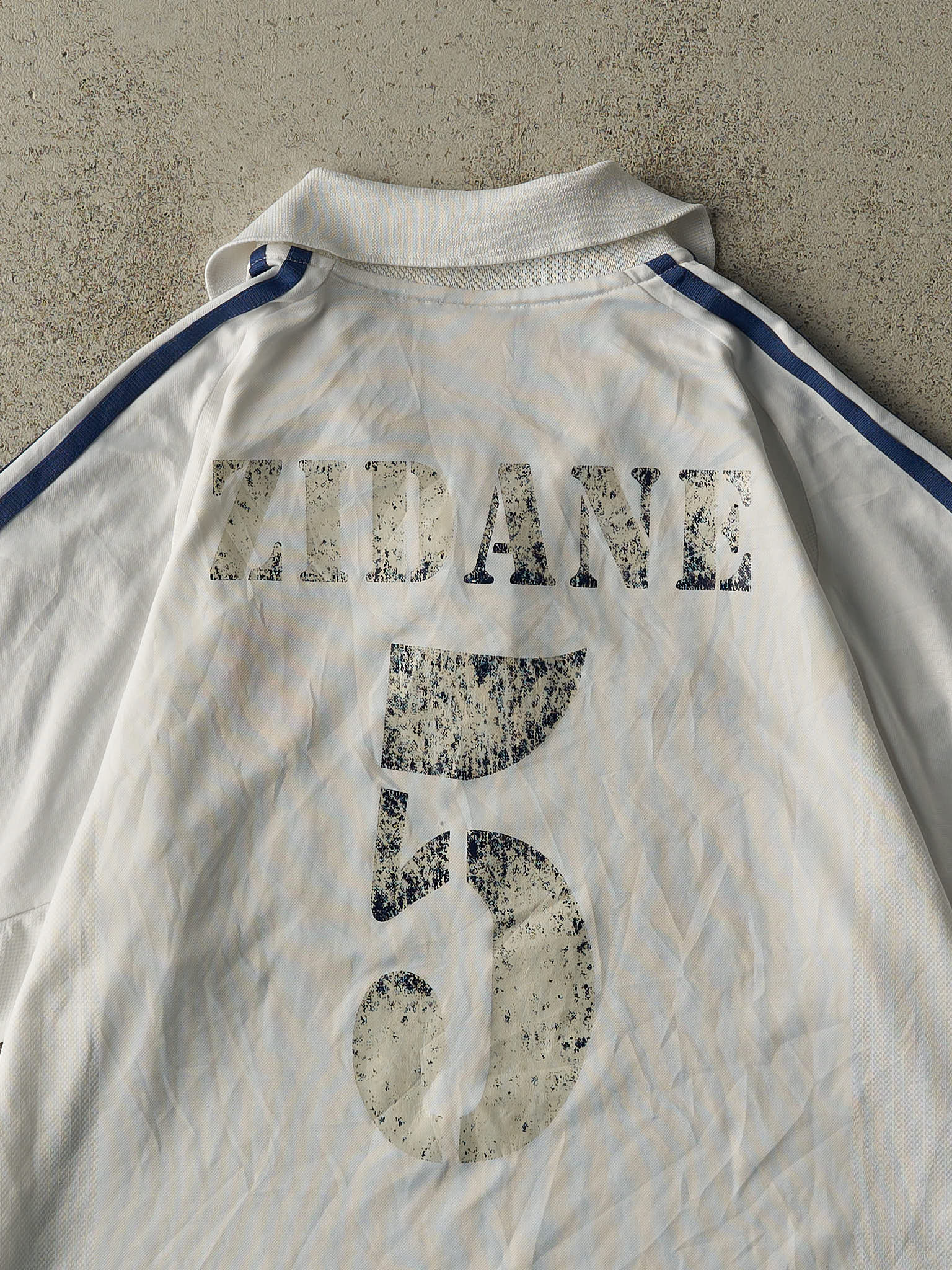 Vintage Y2K White Adidas Real Madrid Zinedine Zidane #5 Soccer Jersey (L/XL)
