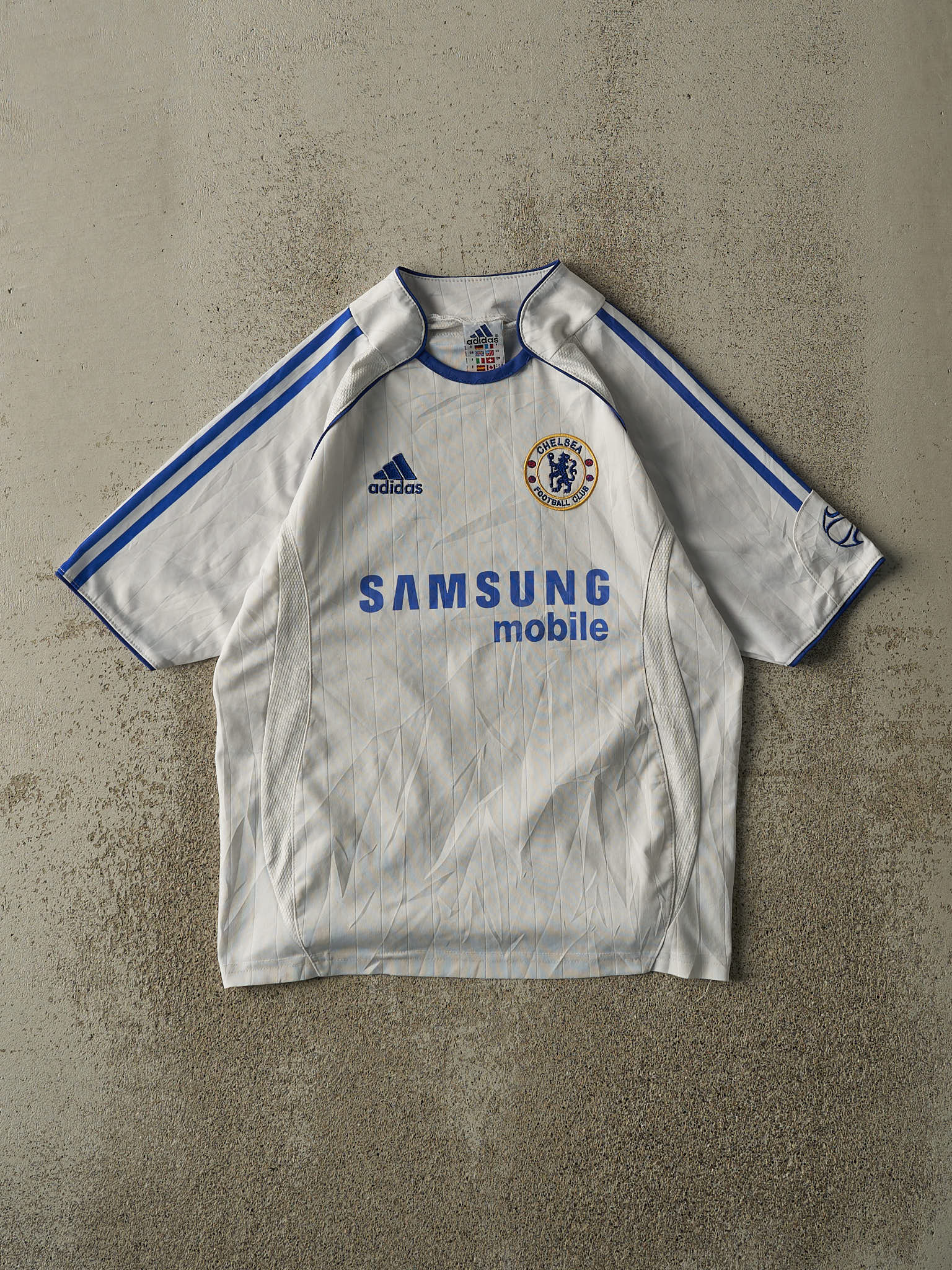 Vintage Y2K White Chealsea FC #11 Didier Drogba Soccer Jersey (S/M)
