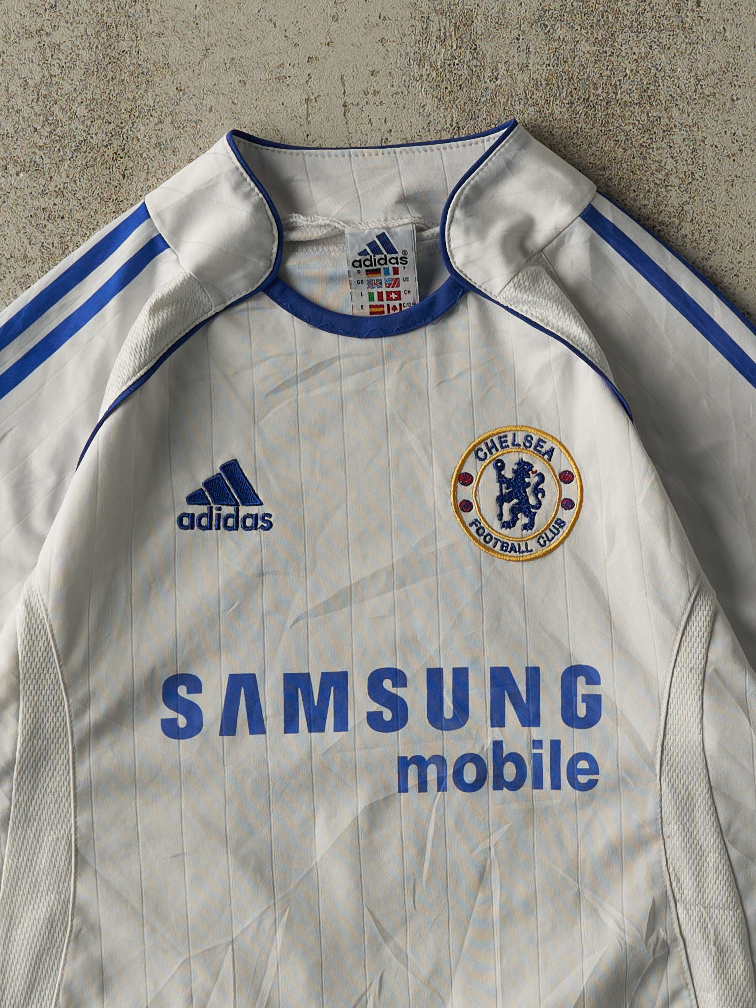 Vintage Y2K White Chealsea FC #11 Didier Drogba Soccer Jersey (S/M)