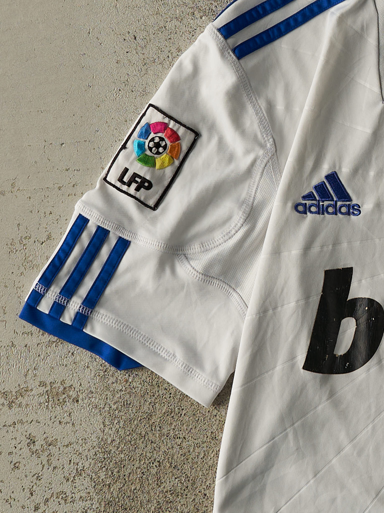 Vintage Y2K White Real Madrid Soccer Jersey (S/M)