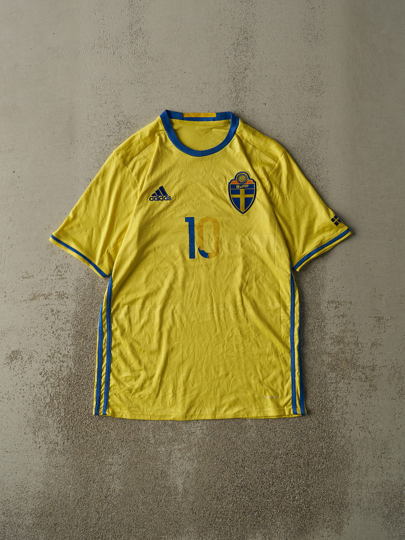 Vintage Y2K Yellow Sweden #10 Zlatan Ibrahimović Soccer Jersey (S/M)
