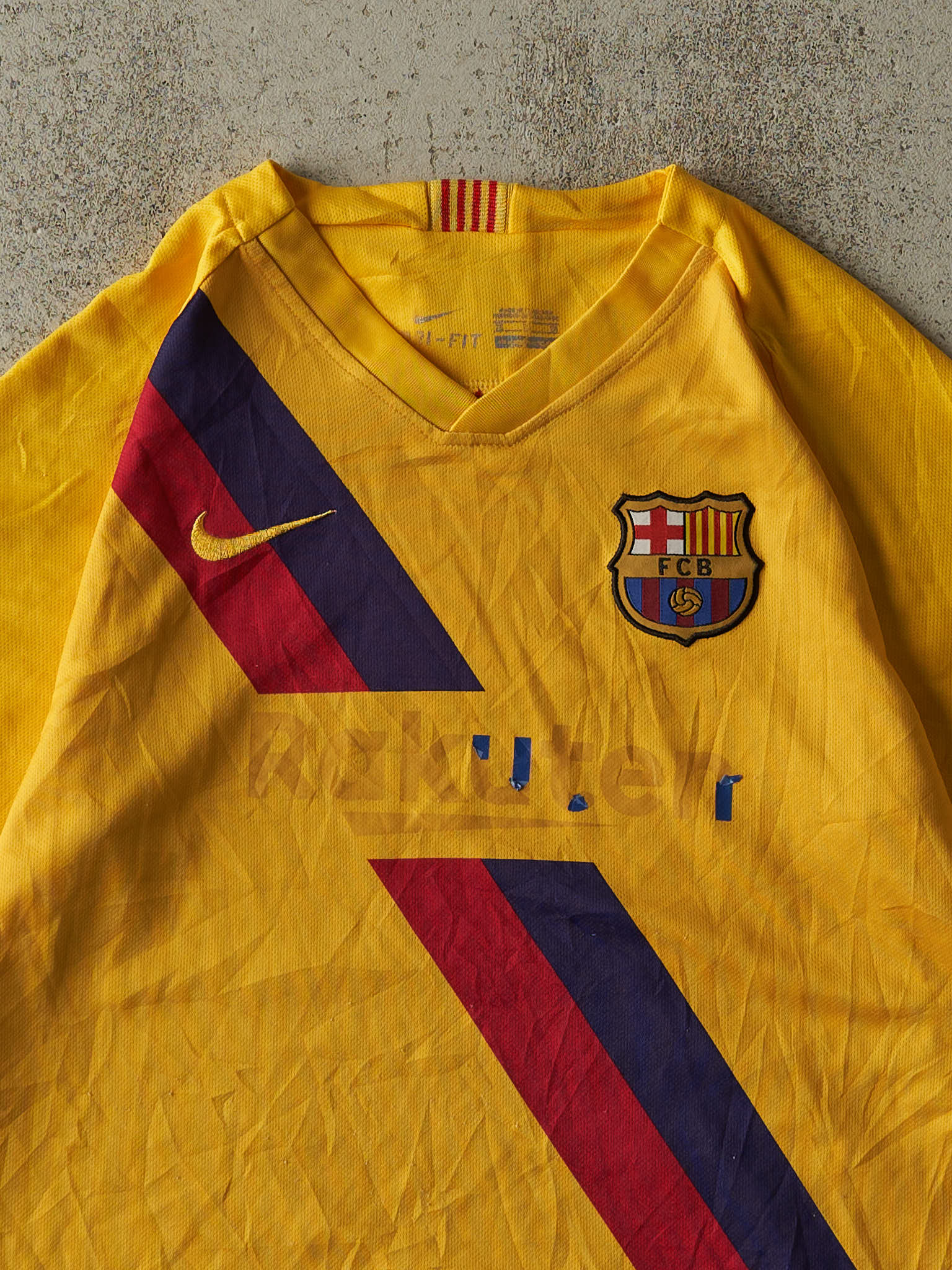 Vintage Y2K Yellow Nike FC Barcelona #17 Antoine Griezmann Soccer Jersey (XS/S)