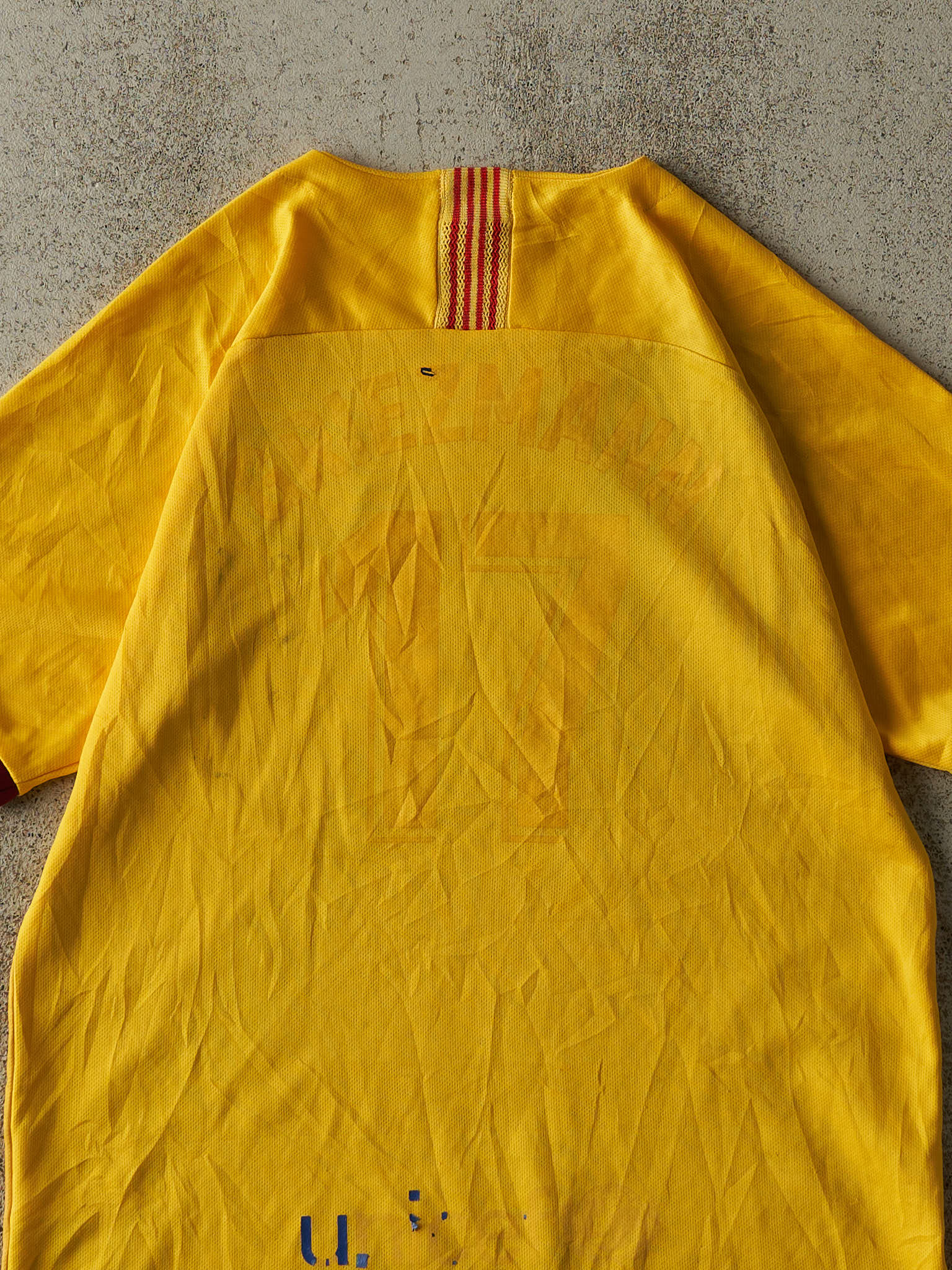 Vintage Y2K Yellow Nike FC Barcelona #17 Antoine Griezmann Soccer Jersey (XS/S)