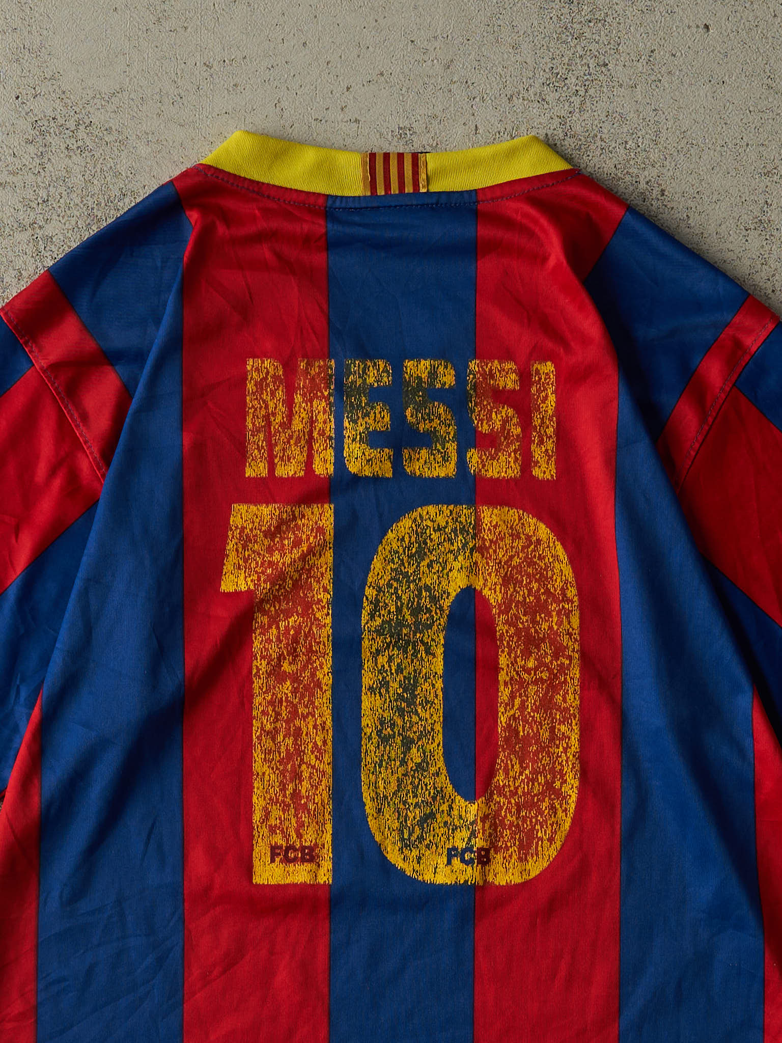 Vintage Y2K Red & Blue FC Barcelona #10 Lionel Messi Soccer Jersey (S/M)