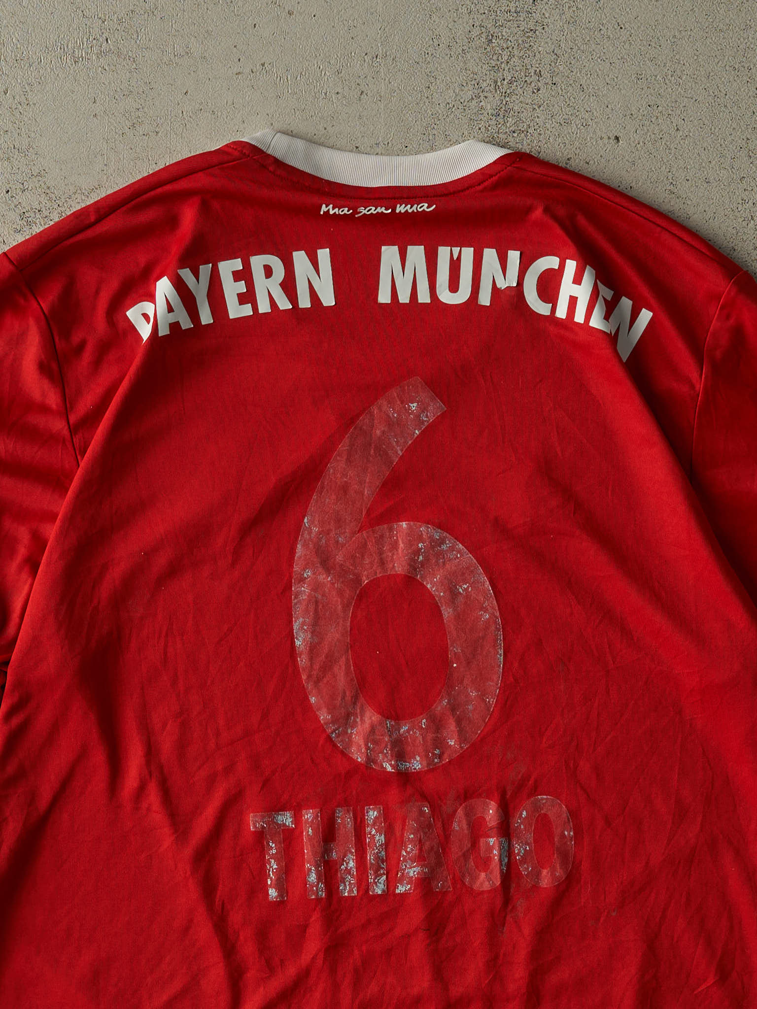 Vintage Y2K Red FC Bayern Munchen #6 Thiago Alcântara Soccer Jersey (L/XL)