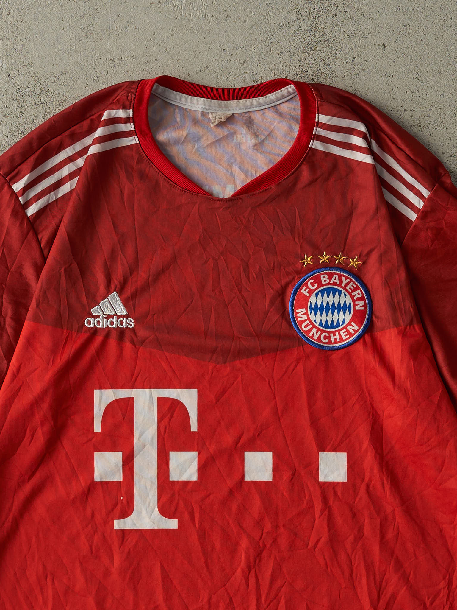 Vintage Y2K Red FC Bayern #10 Jamal Musiala Soccer Jersey (L/XL)