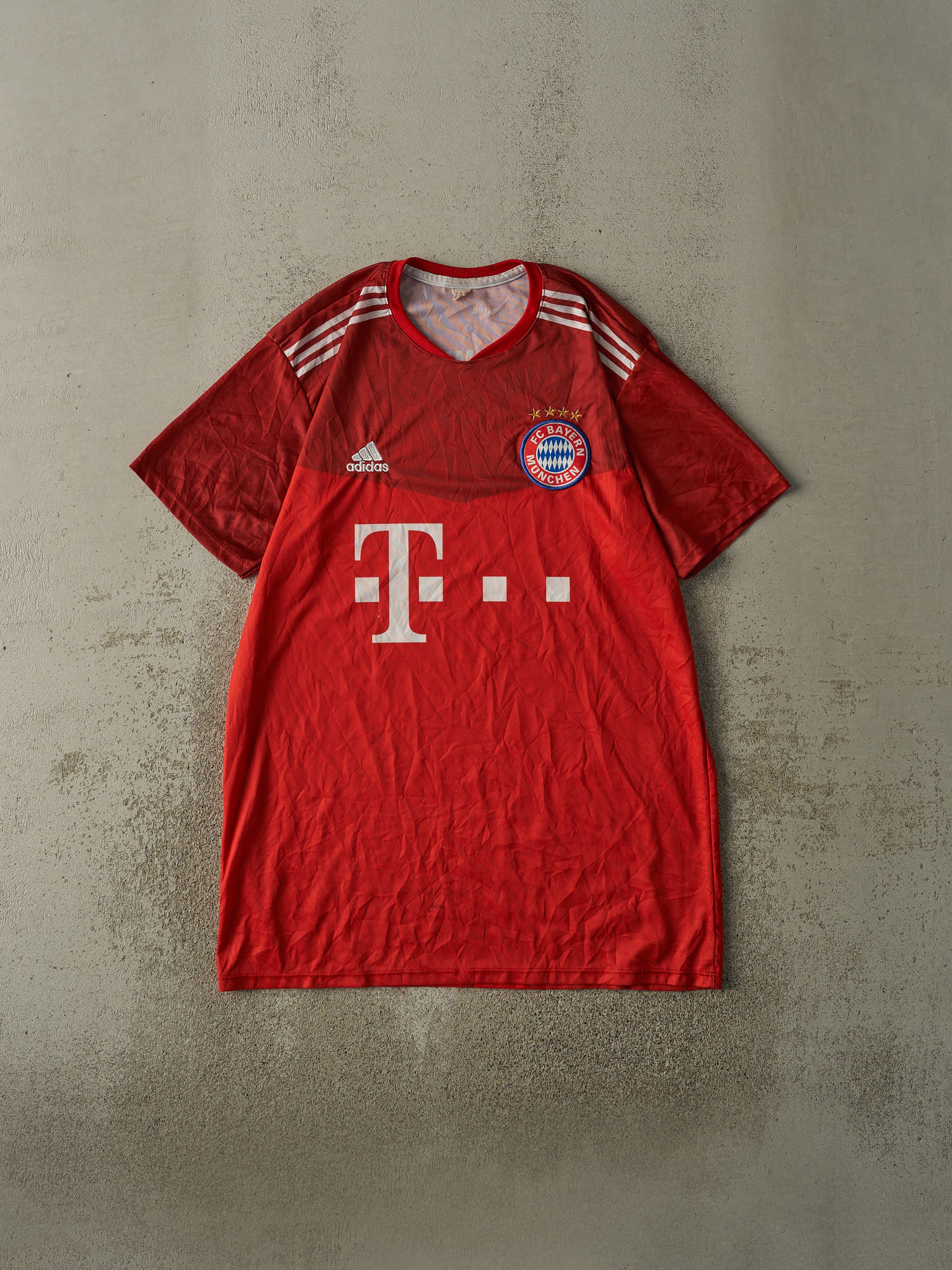Vintage Y2K Red FC Bayern #10 Jamal Musiala Soccer Jersey (L/XL)
