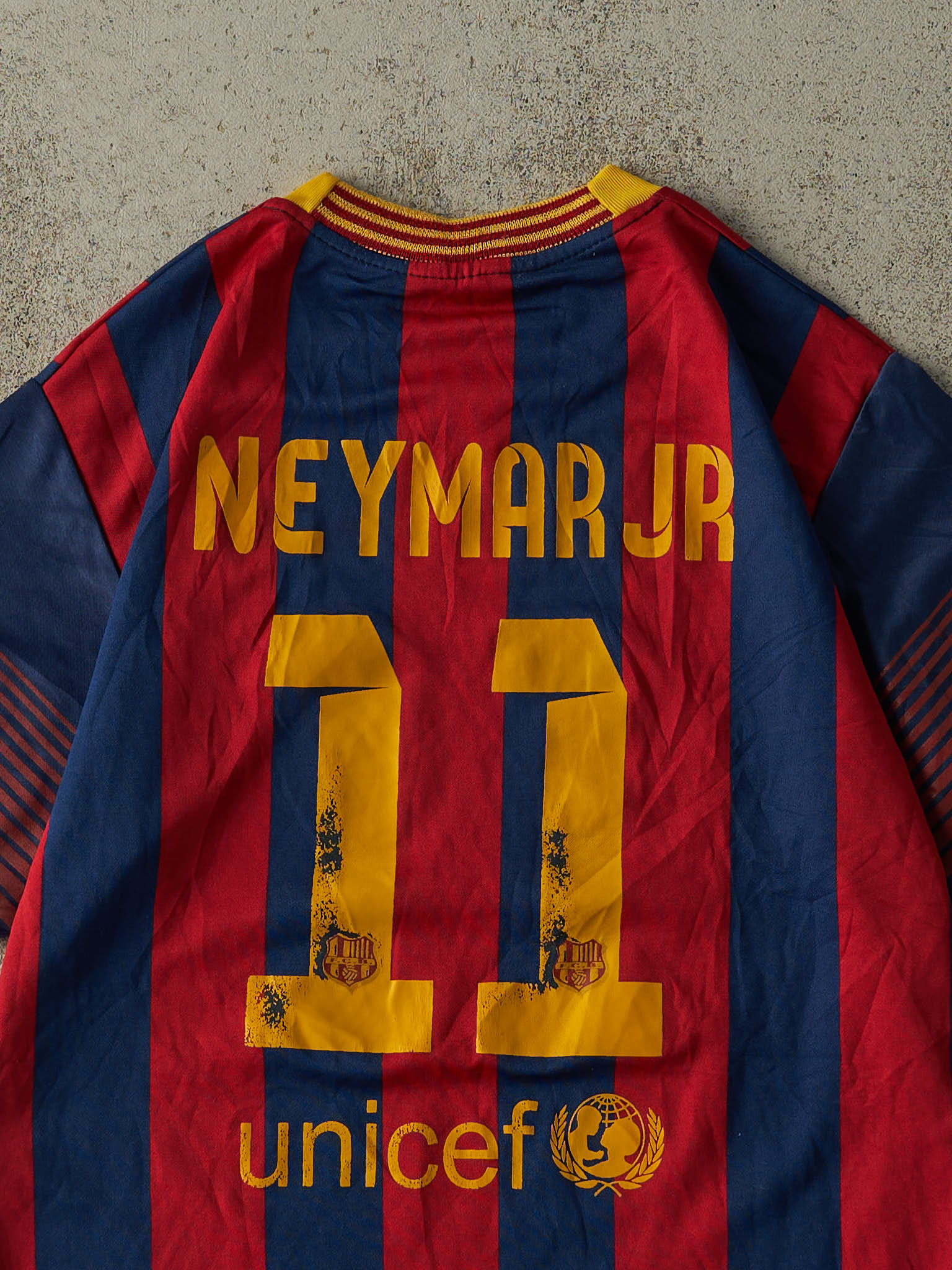Vintage Y2K Red & Blue FC Barcelona #11 Neymar Jr. Soccer Jersey (S/M)