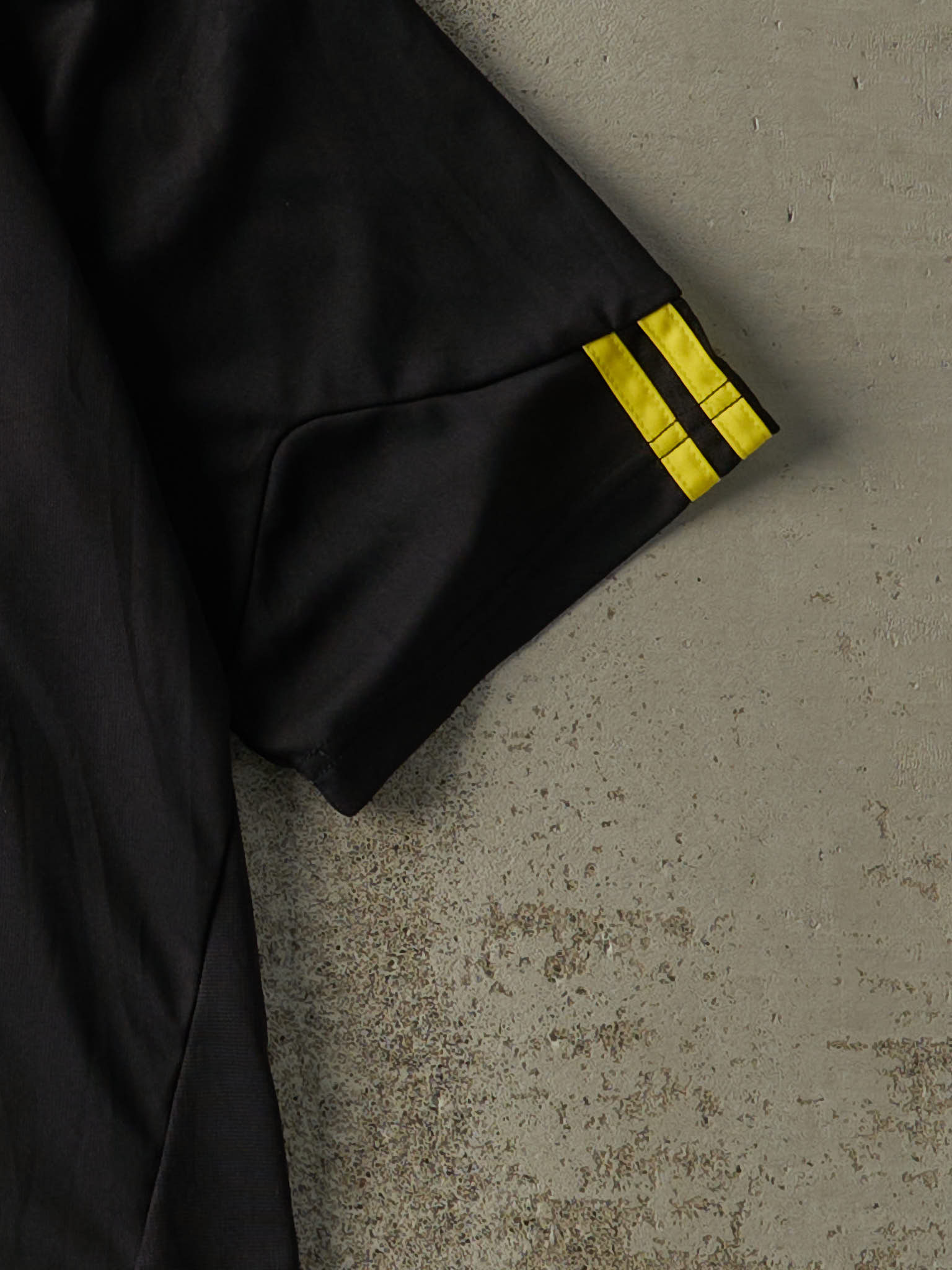 Vintage Y2K Black & Yellow Adidas AIK Fotboll Soccer Jersey (M/L)
