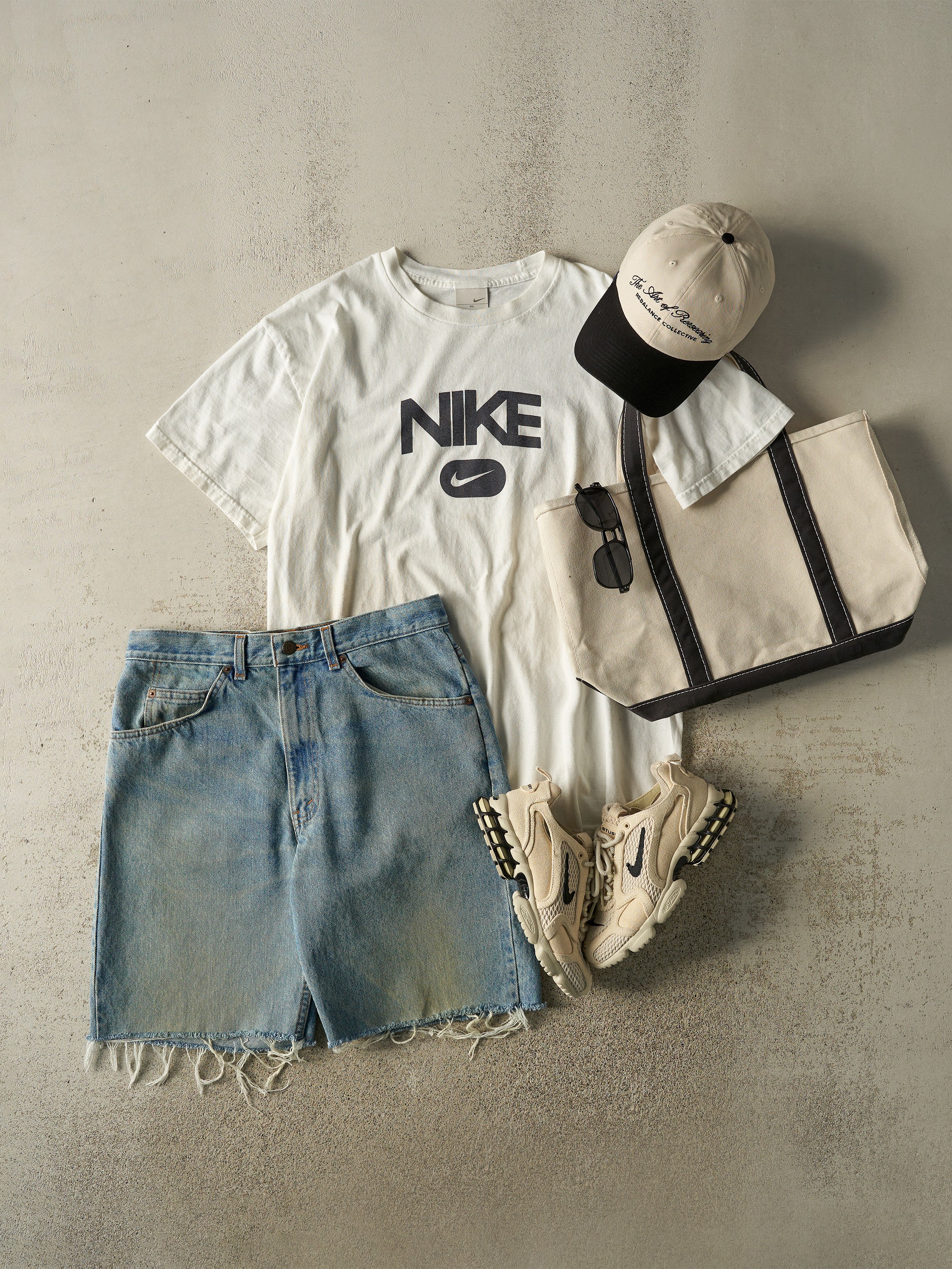 Vintage Y2K White Nike Logo Tee (L)