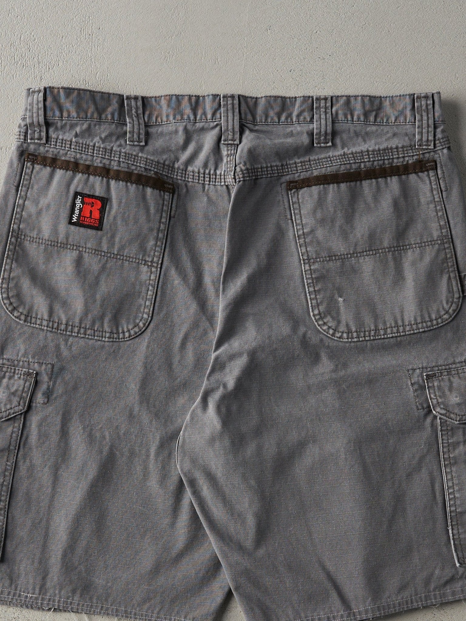 Vintage Y2K Grey Wrangler Carpenter Shorts (38x10.5)