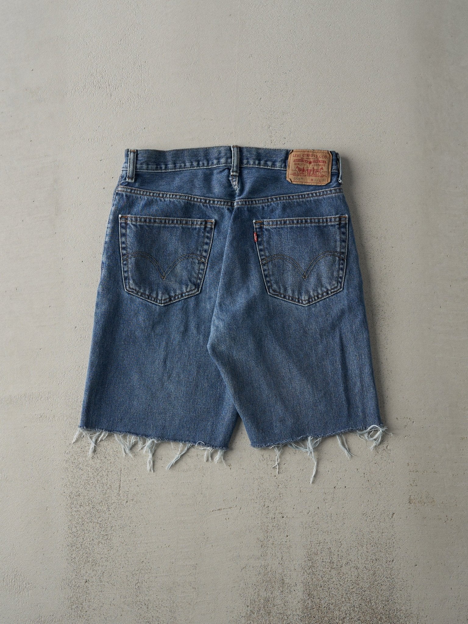 Vintage 90s Dark Wash Levi's 550 Relaxed Fit Cut Off Jean Shorts (32x9)