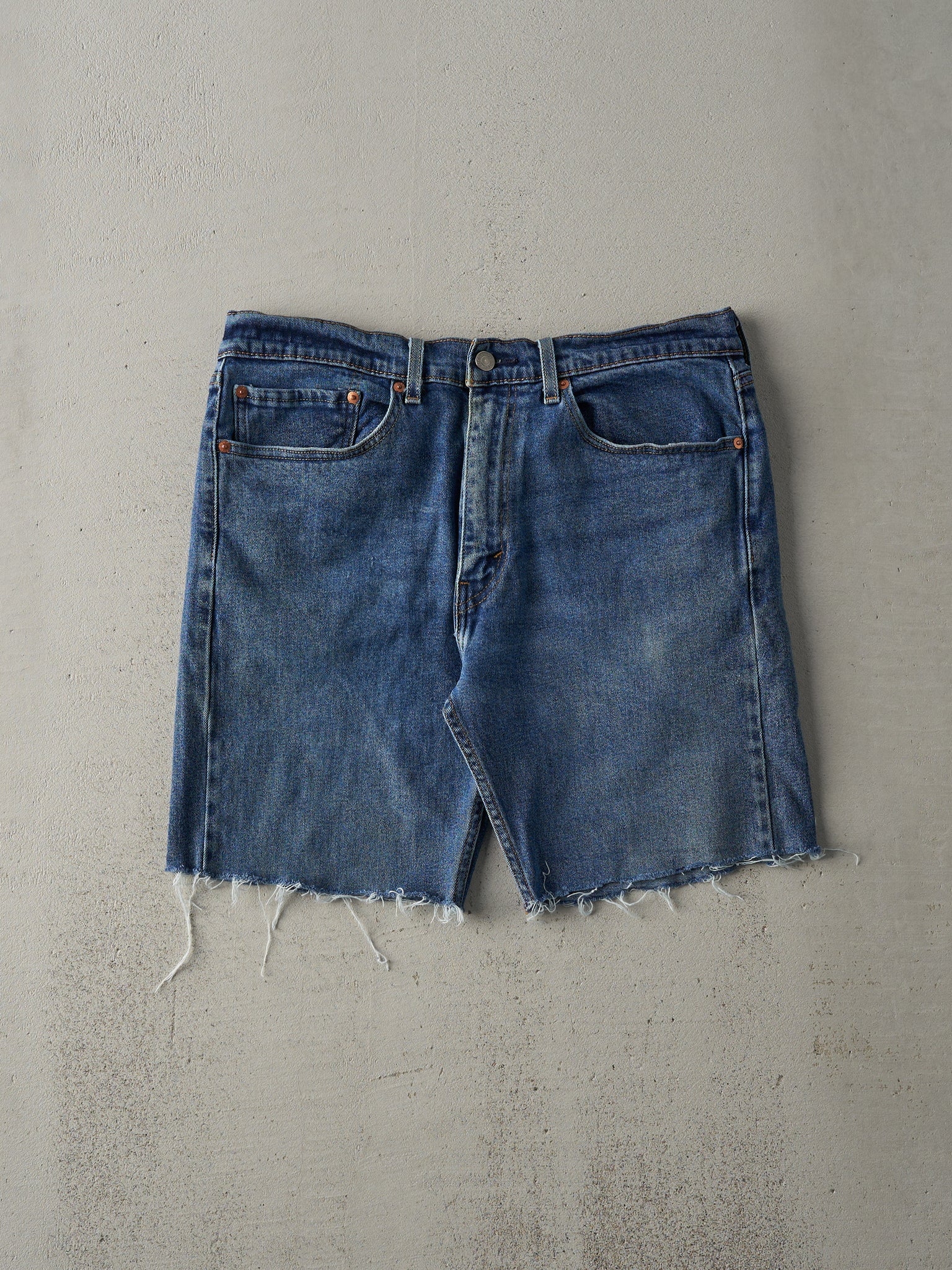 Vintage Y2K Mid Wash Levi's 505 Cut Off Jean Shorts (34x8)