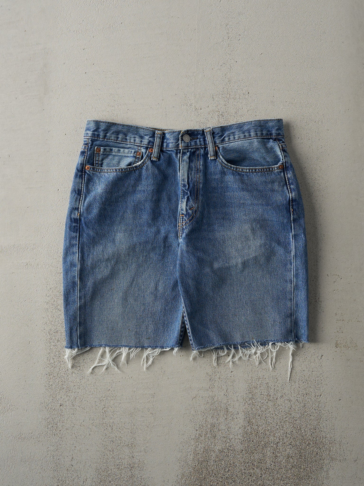 Vintage Y2K Mid Wash Levi's 514 Cut Off Jean Shorts (34x8)