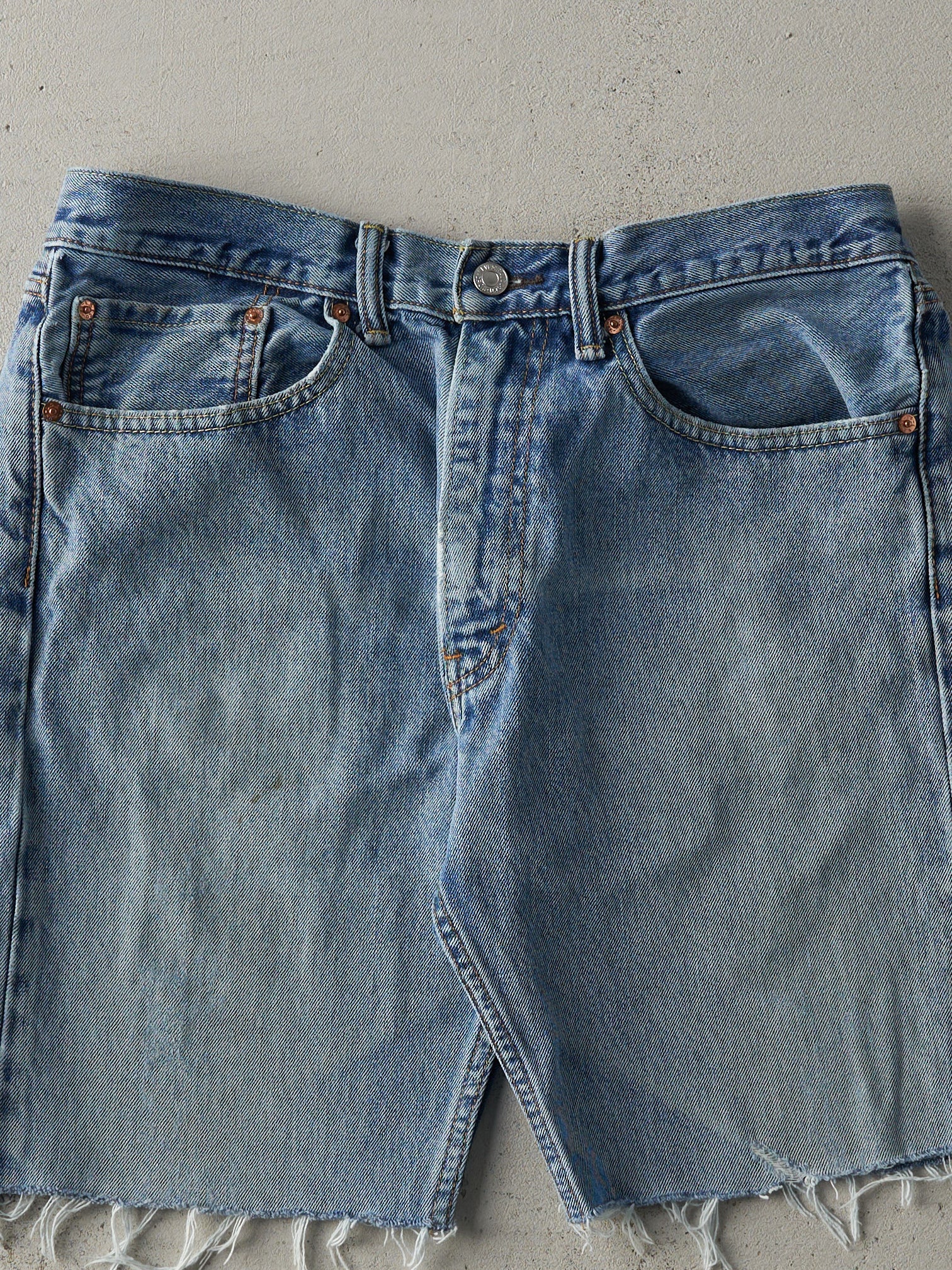 Vintage Y2K Light Wash Levi's 505 Cut Off Jean Shorts (34x8.5)