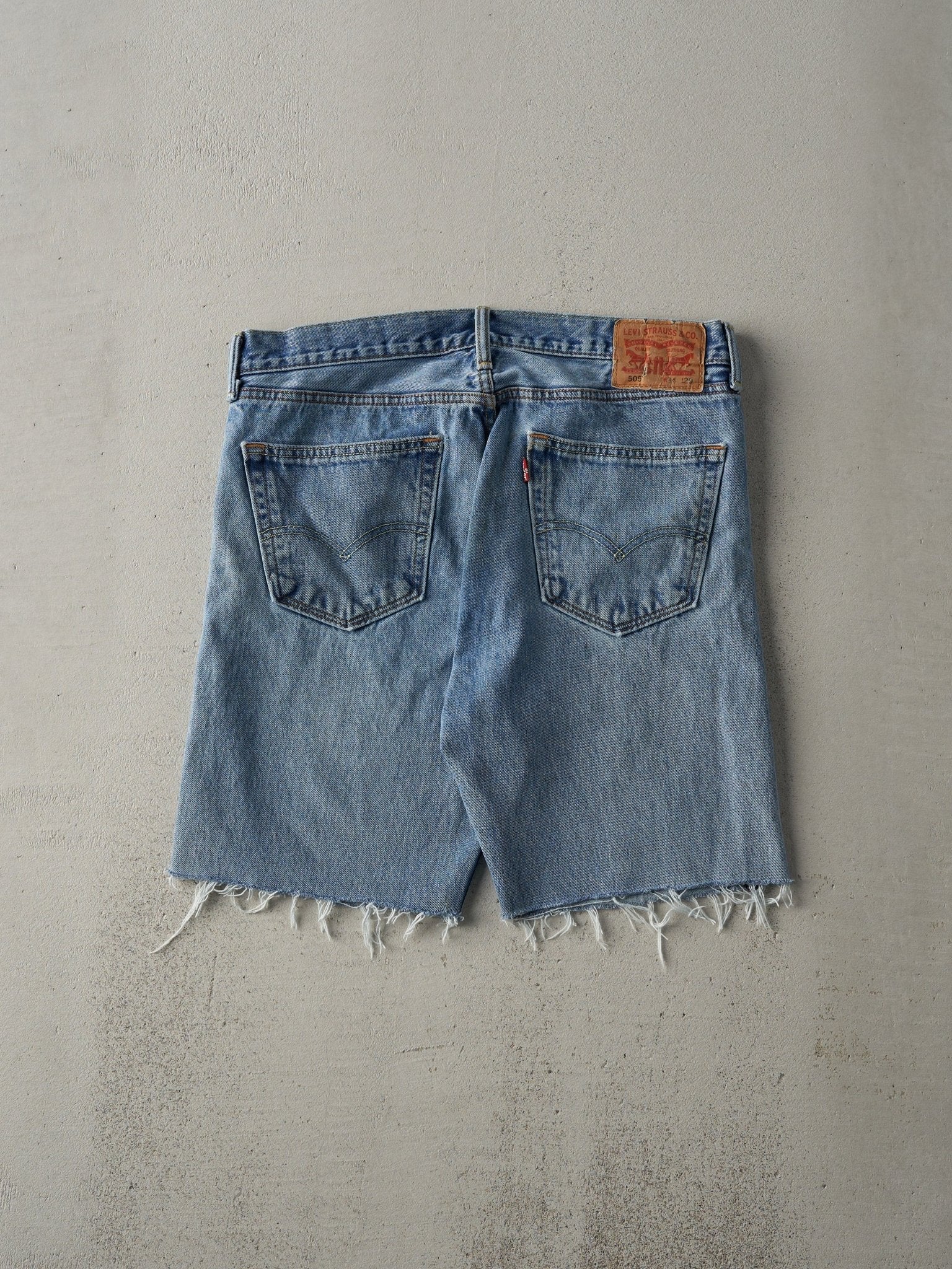 Vintage Y2K Light Wash Levi's 505 Cut Off Jean Shorts (34x8.5)