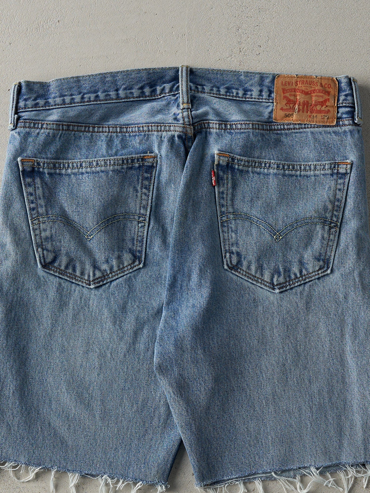 Vintage Y2K Light Wash Levi's 505 Cut Off Jean Shorts (34x8.5)