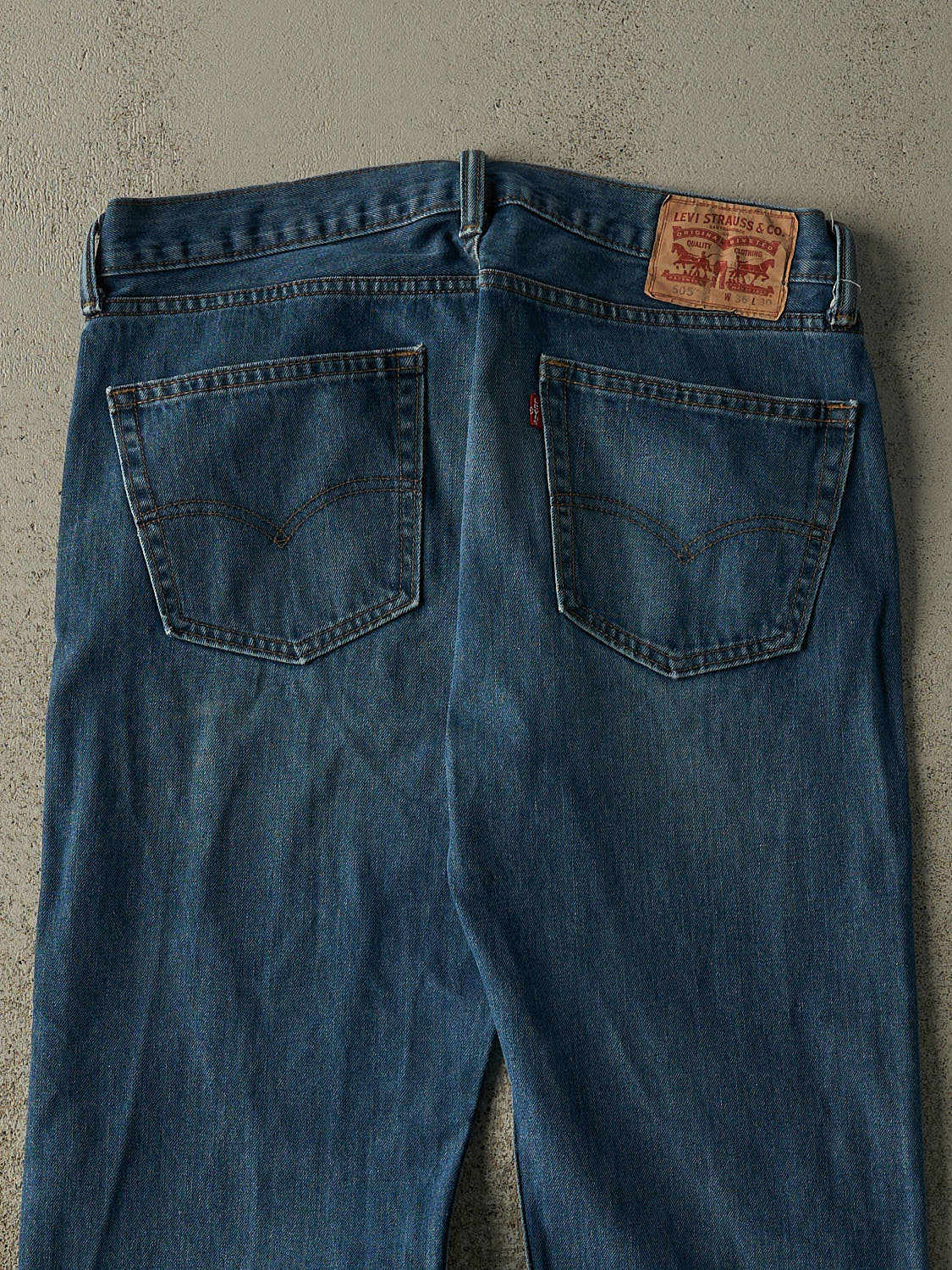 Vintage Y2K Dark Wash Levi's 505 Jeans (36x27.5)