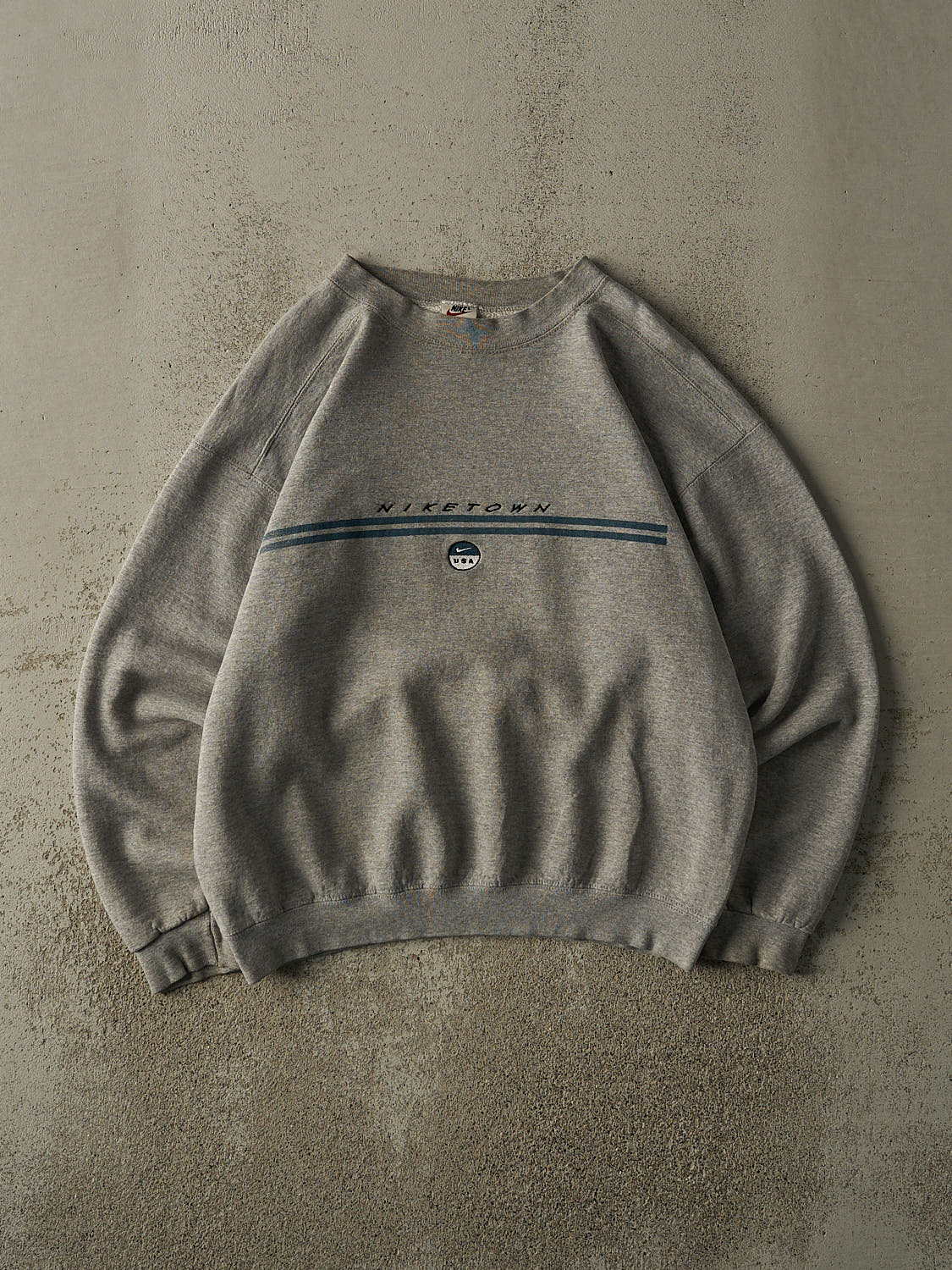 Vintage 90s Grey Niketown USA Embroidered Crewneck (M)