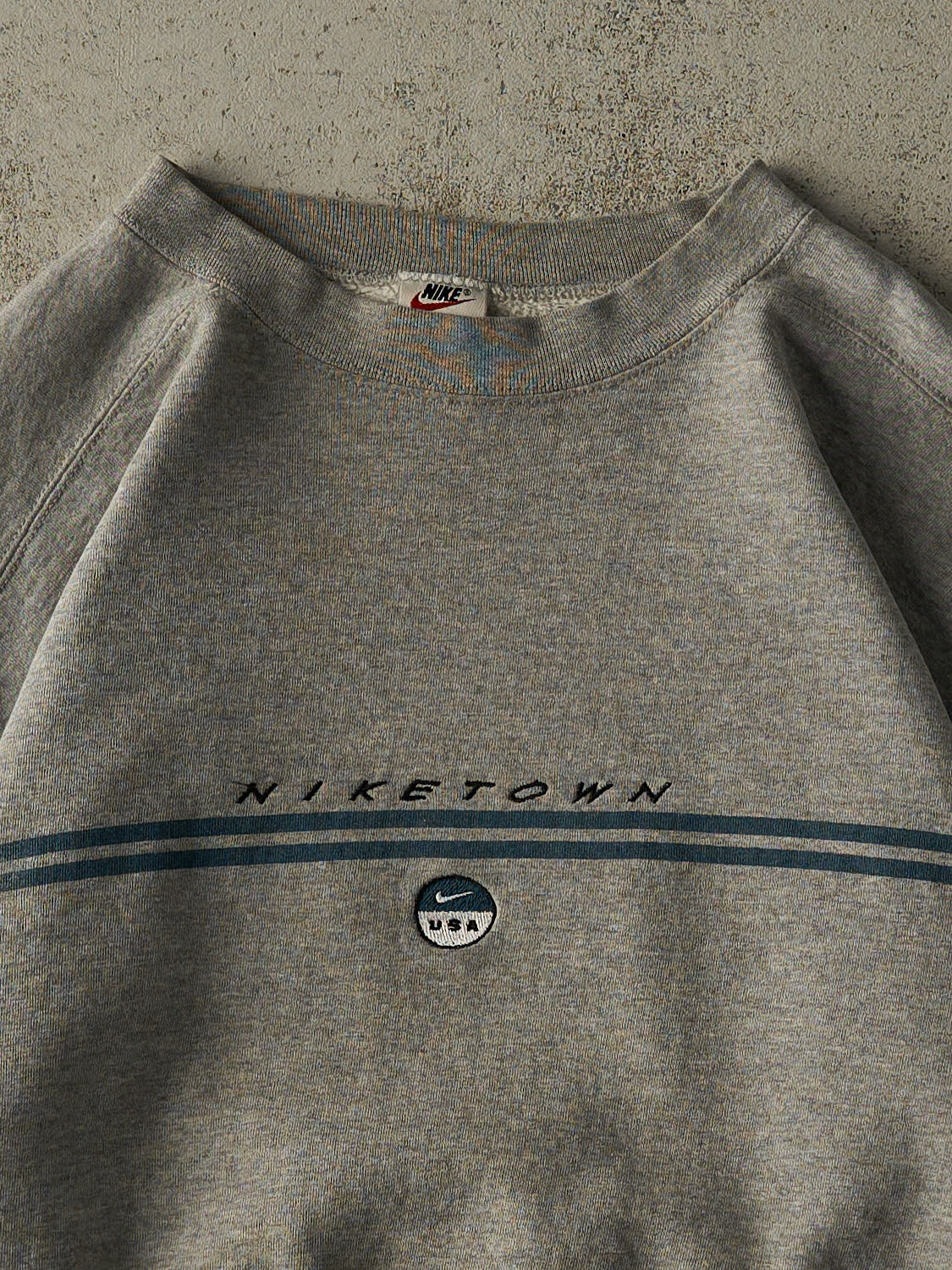 Vintage 90s Grey Niketown USA Embroidered Crewneck (M)
