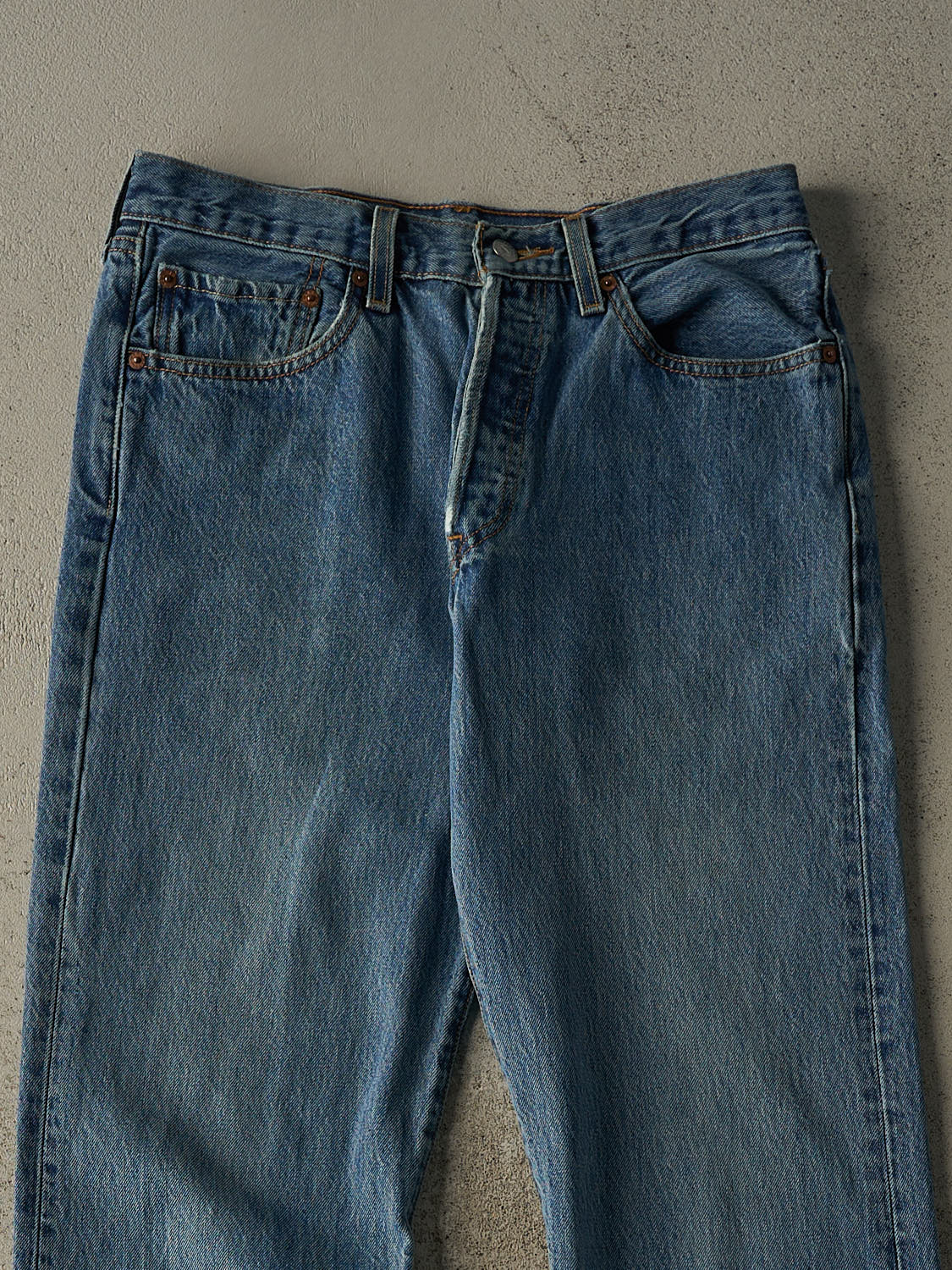 Vintage 90s Mid Wash Levi's 501 Jeans (31x35)