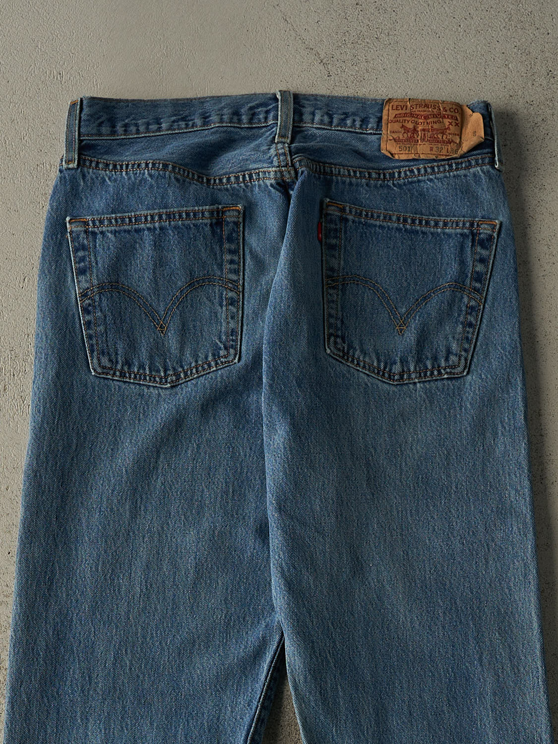 Vintage 90s Mid Wash Levi's 501 Jeans (31x35)
