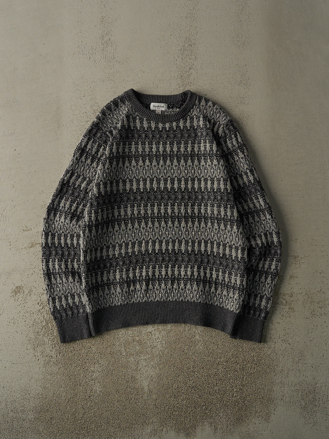 Vintage Y2K Grey Patterened Knit Pullover (M/L)