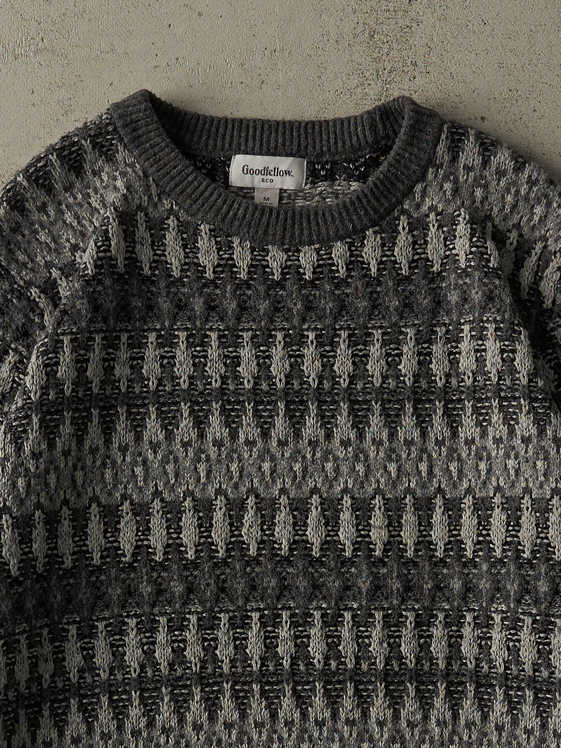Vintage Y2K Grey Patterened Knit Pullover (M/L)