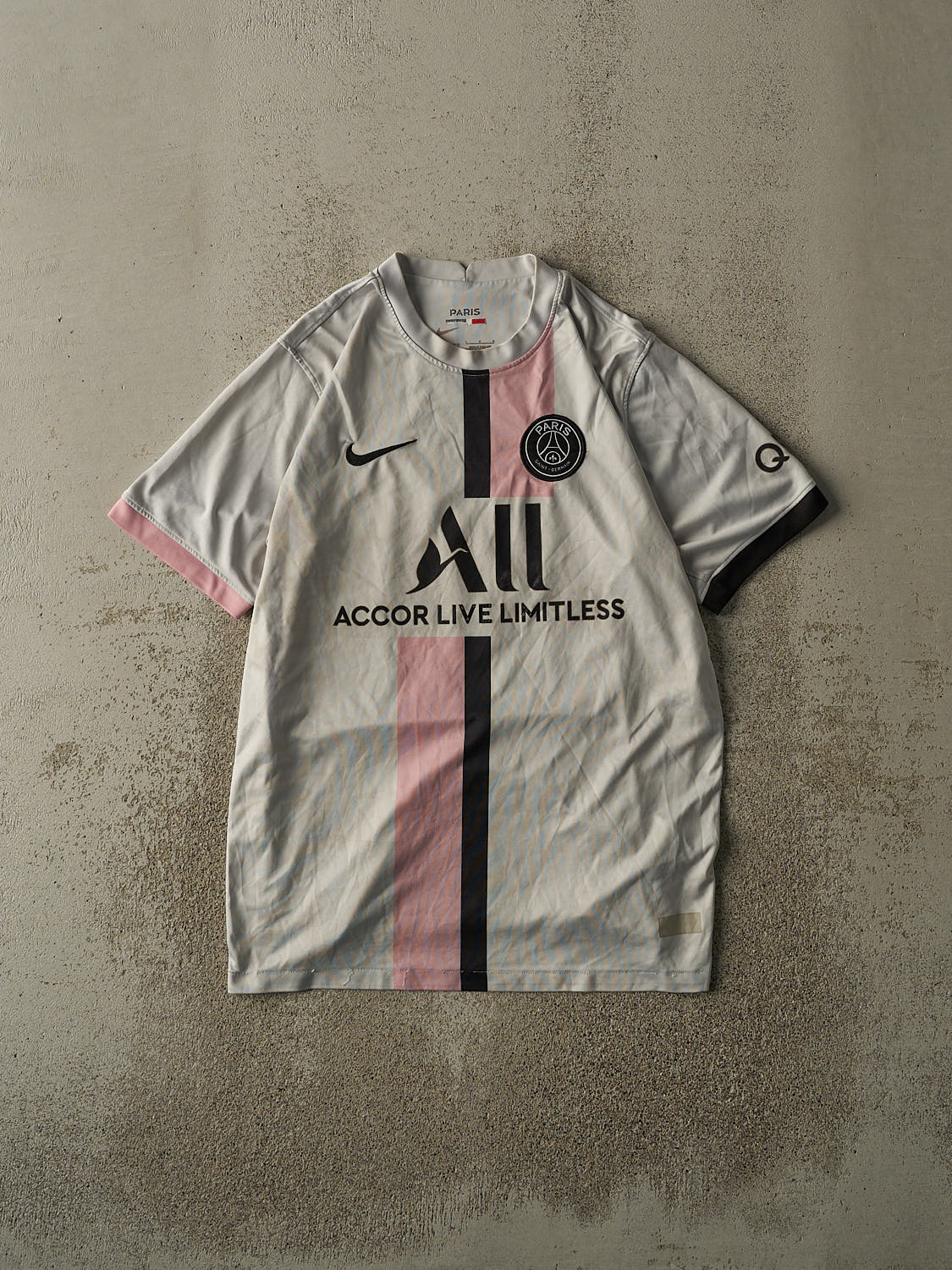 Vintage Y2K White Paris Saint Germain Lionel Messi Soccer Jersey (M/L)