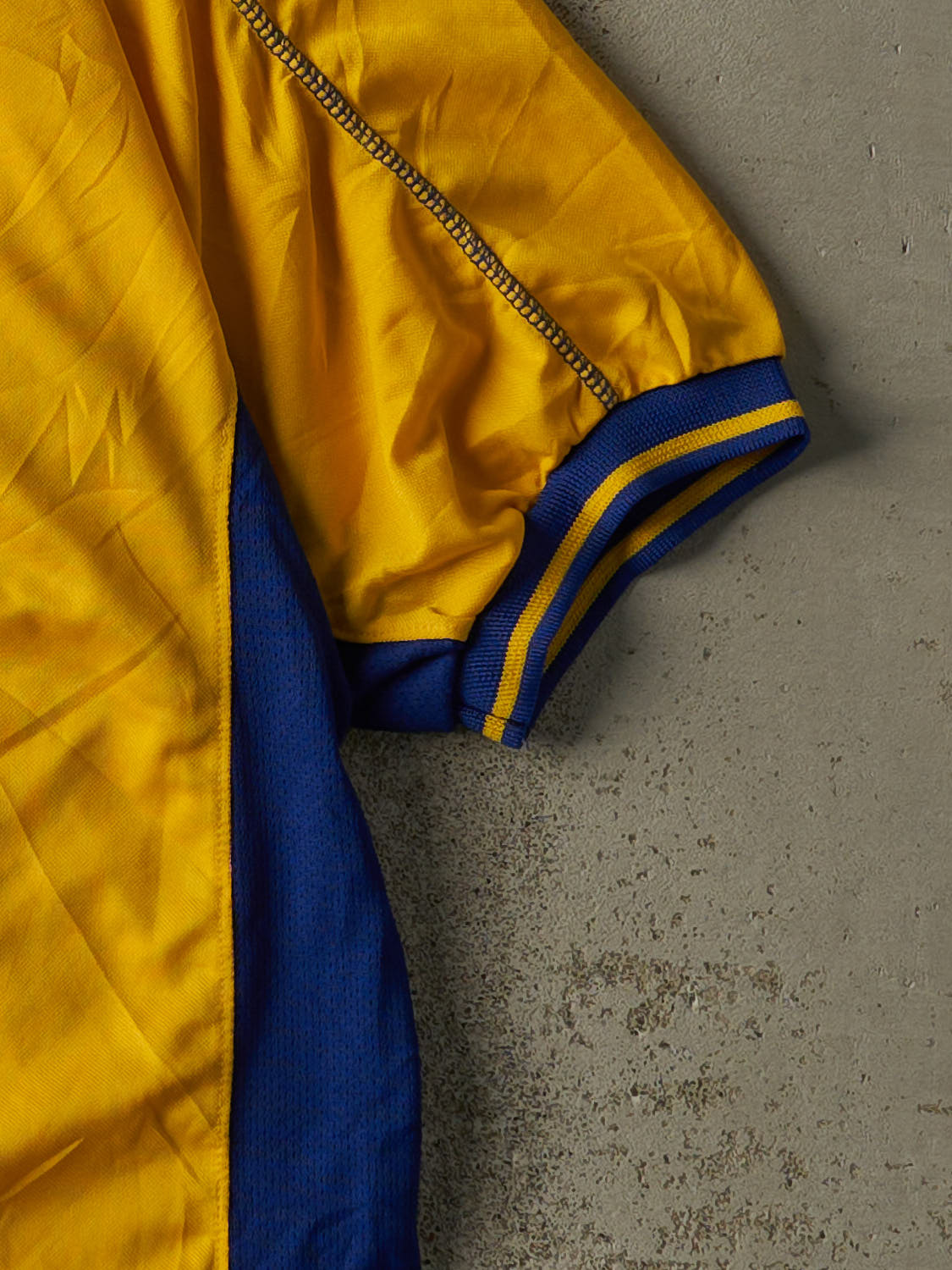 Vintage Y2K Yellow & Blue Sweden Soccer Jersey (M/L)