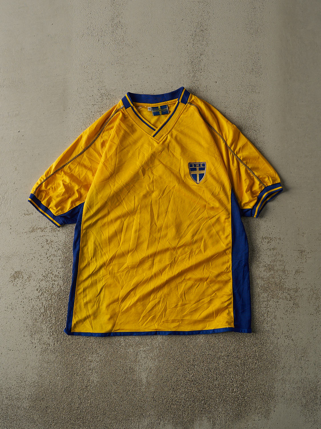 Vintage Y2K Yellow & Blue Sweden Soccer Jersey (M/L)