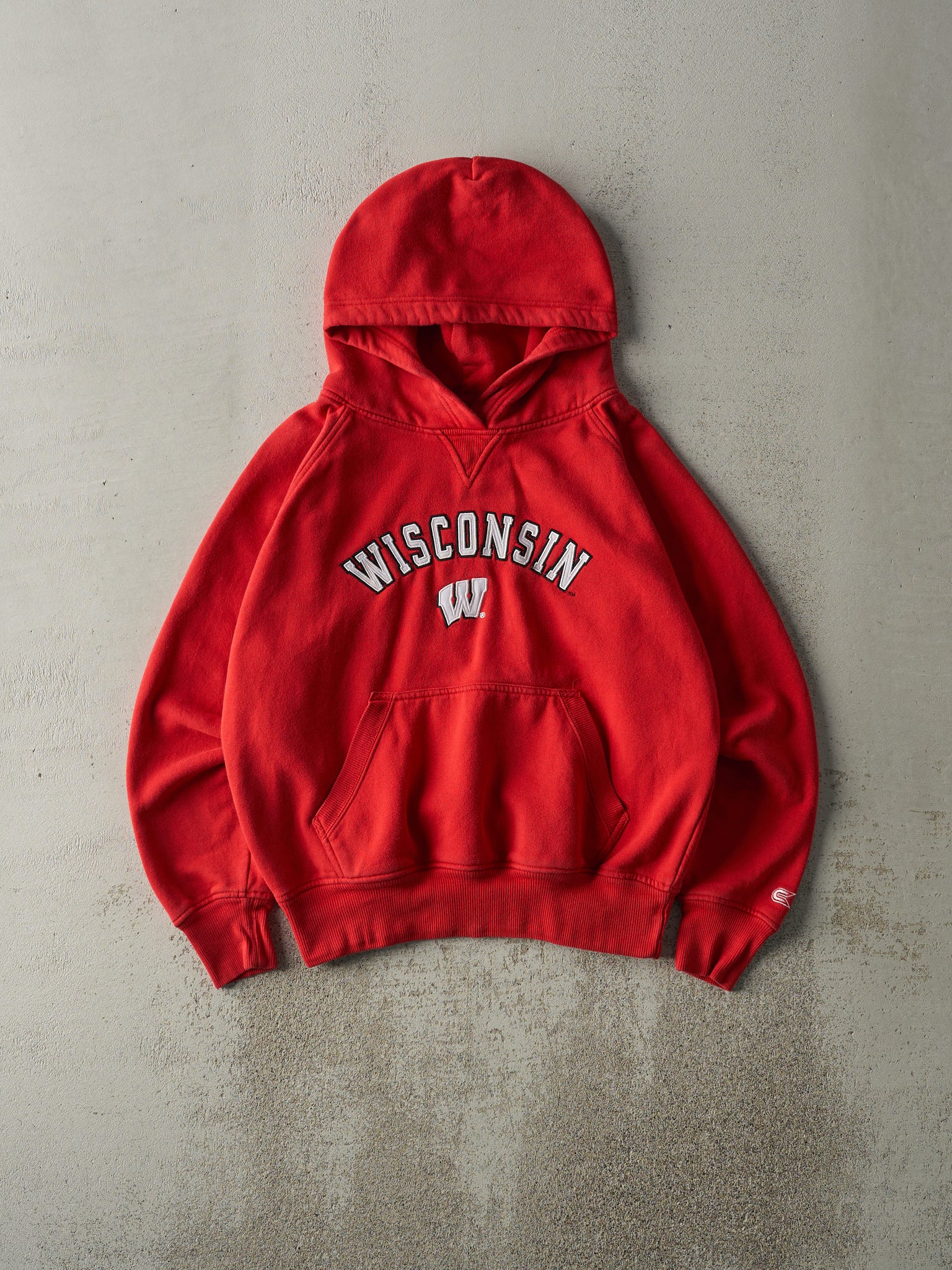 Vintage Y2K Red Embroidered Wisconsin University Boxy Hoodie (M)