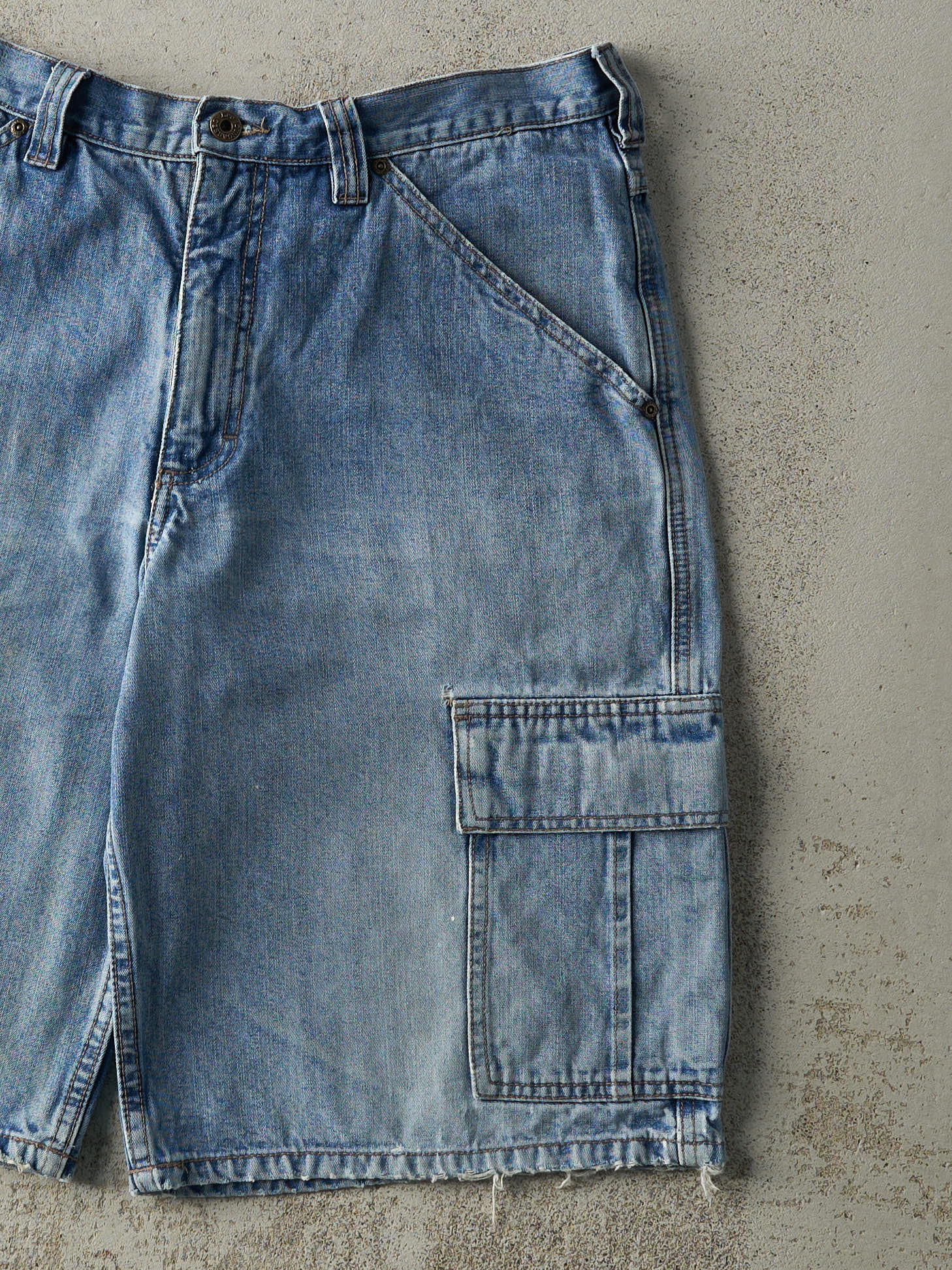 Vintage 90s Light Wash Lee Dungaree Cargo Jean Shorts (34x12)