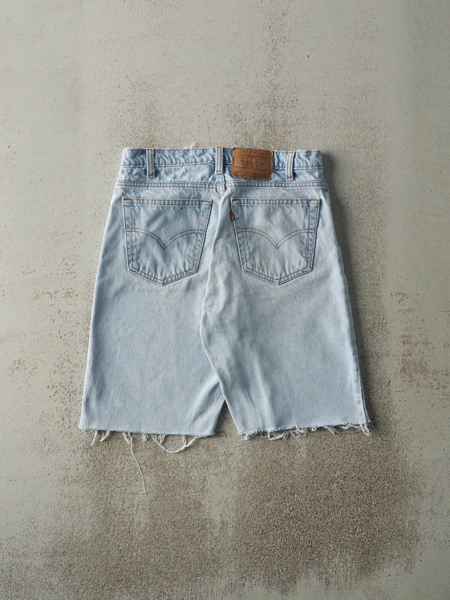 Vintage 90s Light Wash Levi's 550 Cut Off Jean Shorts (31x10)