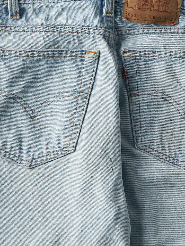 Vintage 90s Light Wash Levi's 550 Cut Off Jean Shorts (31x10)