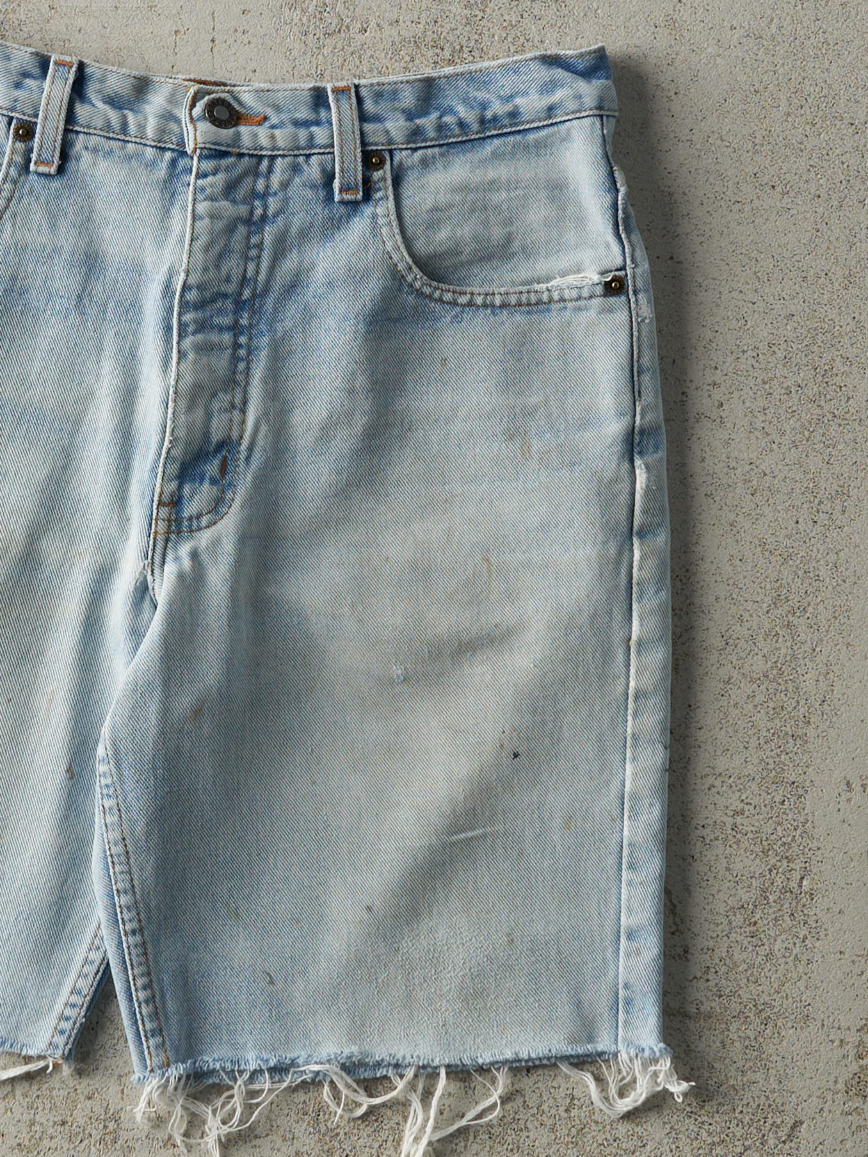 Vintage 90s Light Wash Nevada Cut Off Jean Shorts (32x9)