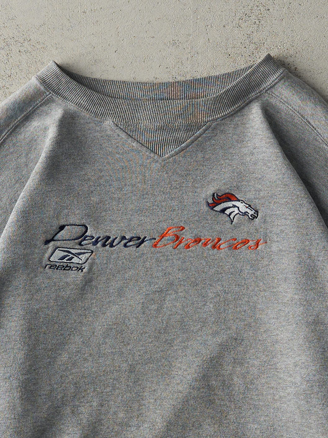 Vintage Y2K Grey Embroidered Denver Broncos Crewneck (L)