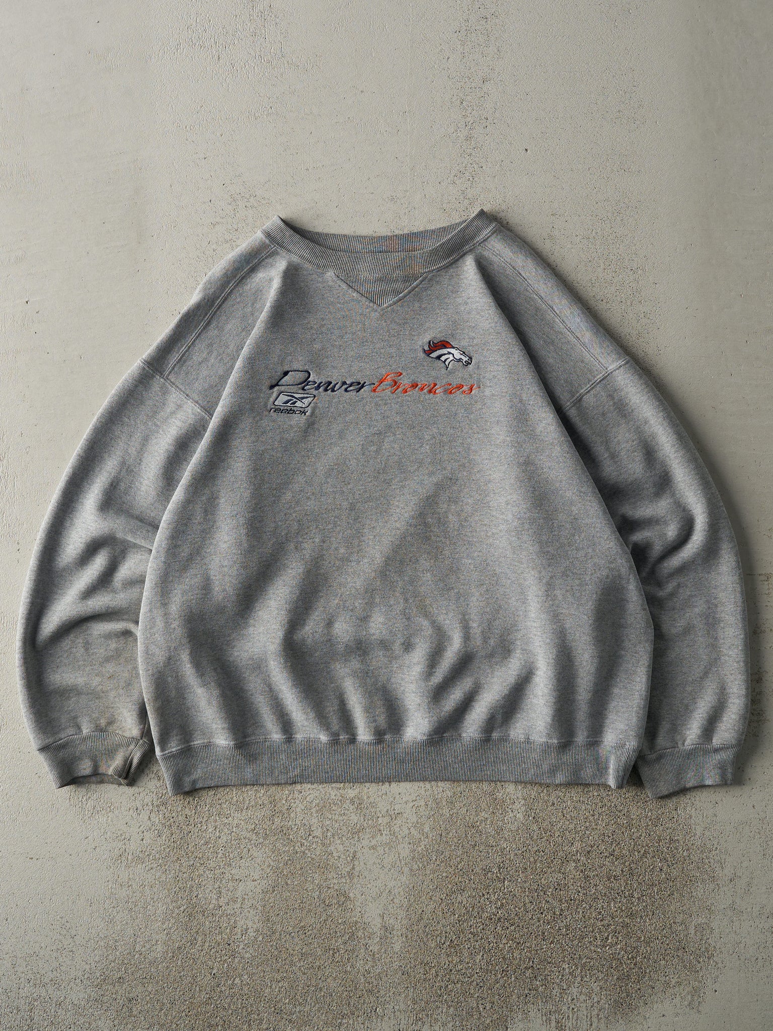 Vintage Y2K Grey Embroidered Denver Broncos Crewneck (L)