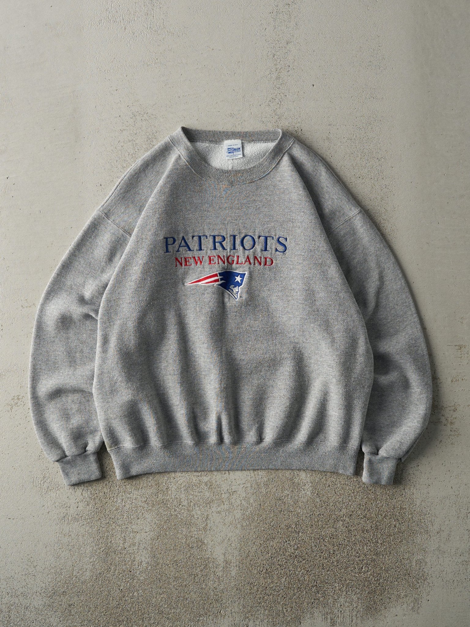 Vintage 90s Grey New England Patriots Embroidered Crewneck (L)