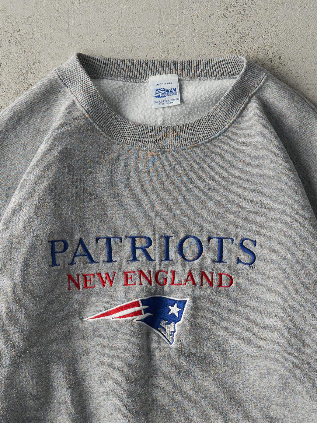 Vintage 90s Grey New England Patriots Embroidered Crewneck (L)