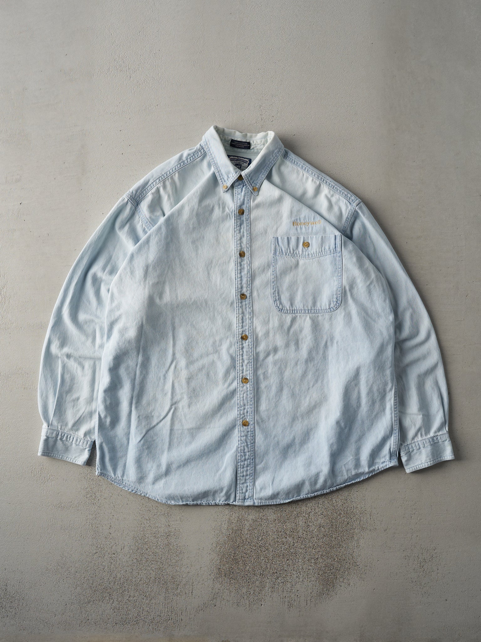 Vintage 90s Light Wash Lee Denim Embroidered Button Up Long Sleeve (XL)