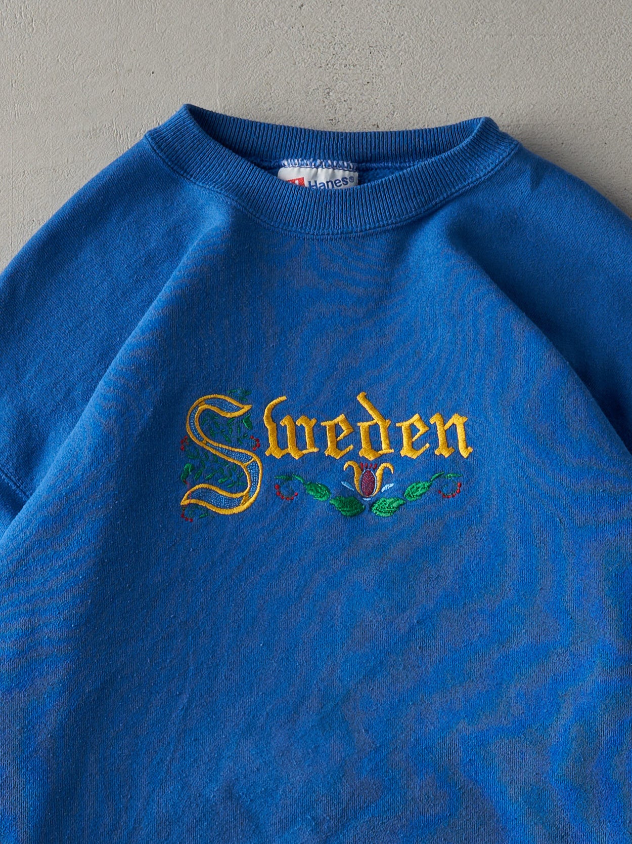 Vintage 90s Cobalt Blue Sweden Embroidered Crewneck (M)