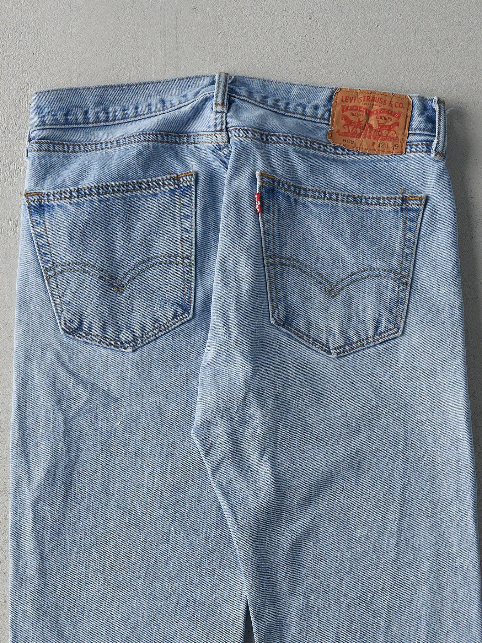 Vintage Y2K Light Wash Levi's 505 Jeans (32x28)