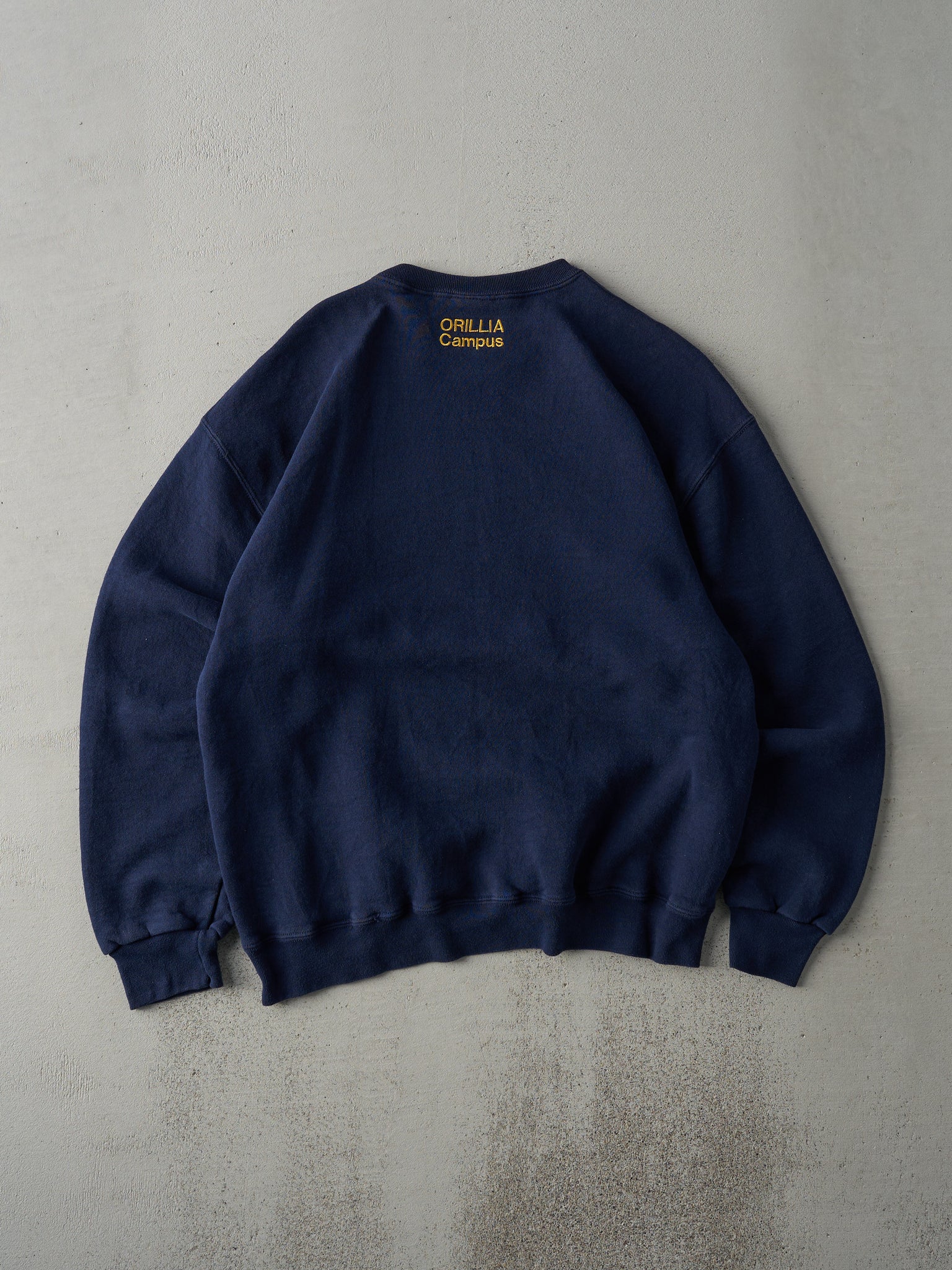 Vintage Y2K Navy Blue Lakehead University Russell Athletic Crewneck (M/L)