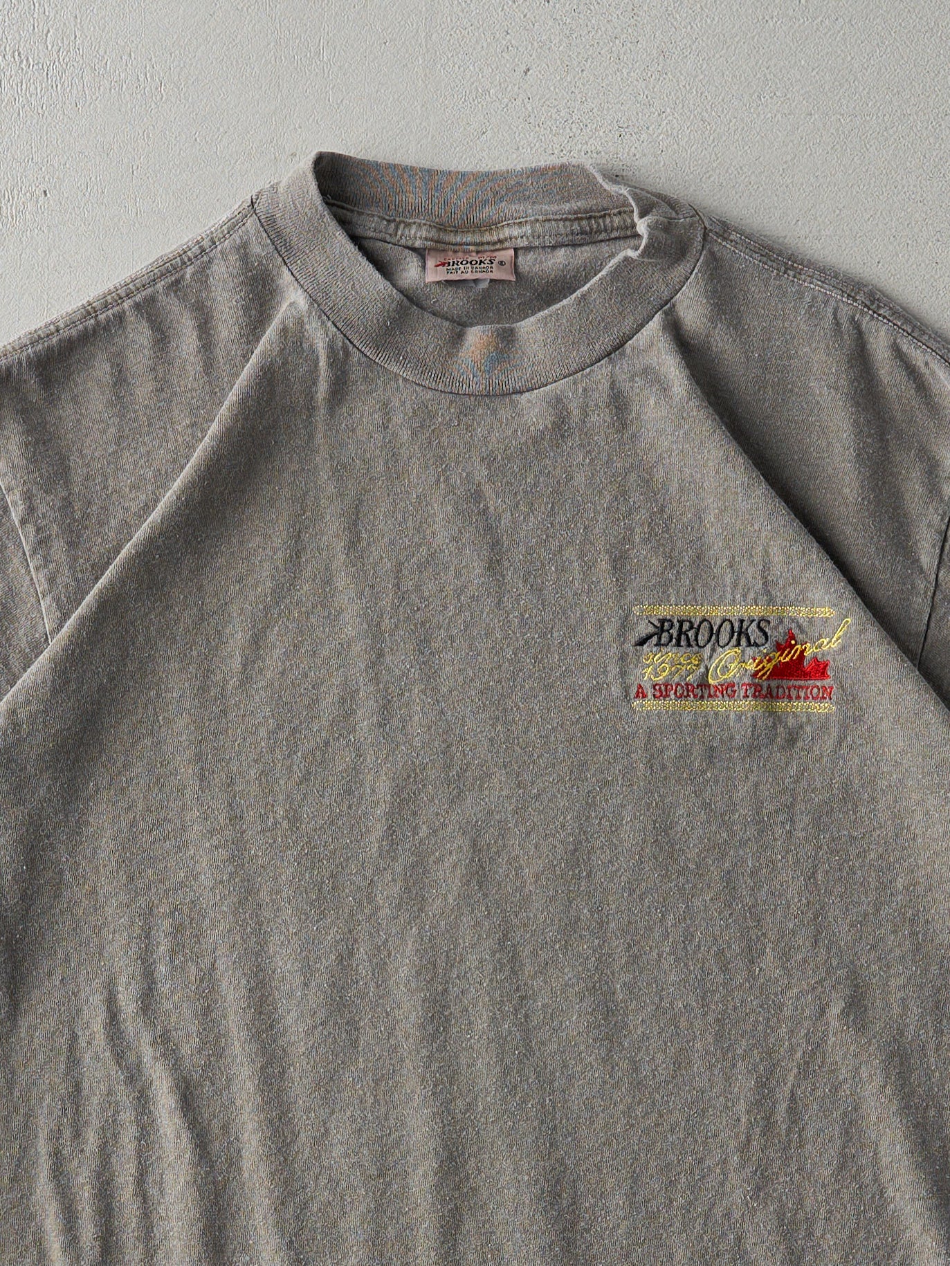 Vintage 90s Faded Grey Brooks Embroidered Single Stitch Tee (M)