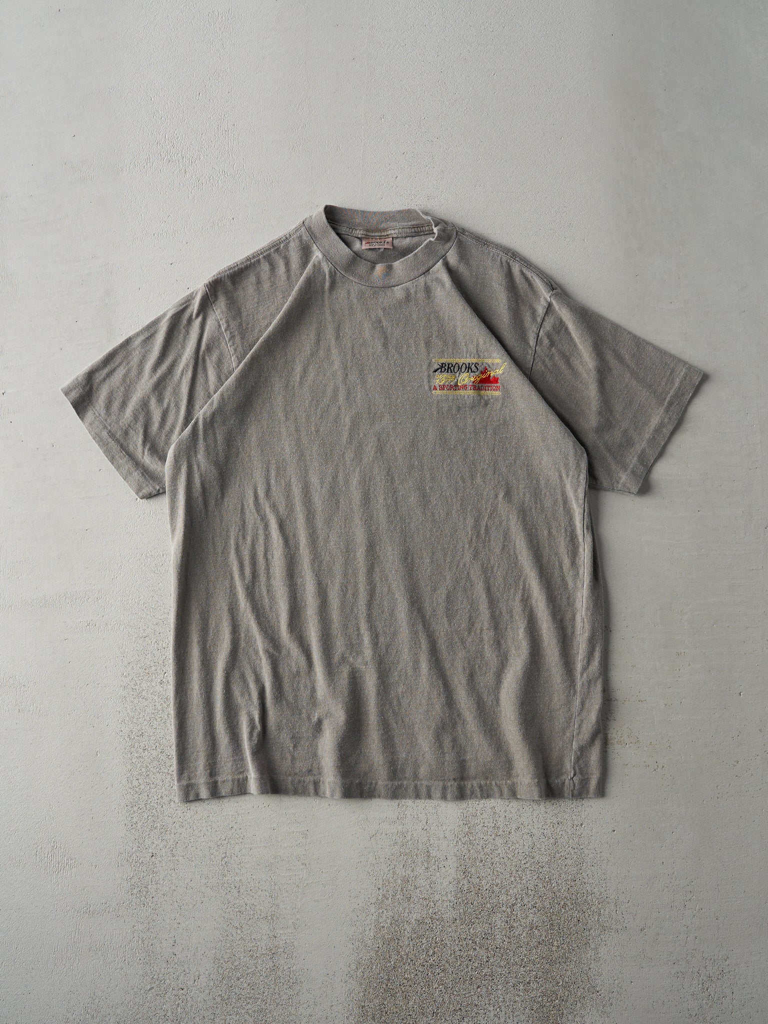 Vintage 90s Faded Grey Brooks Embroidered Single Stitch Tee (M)