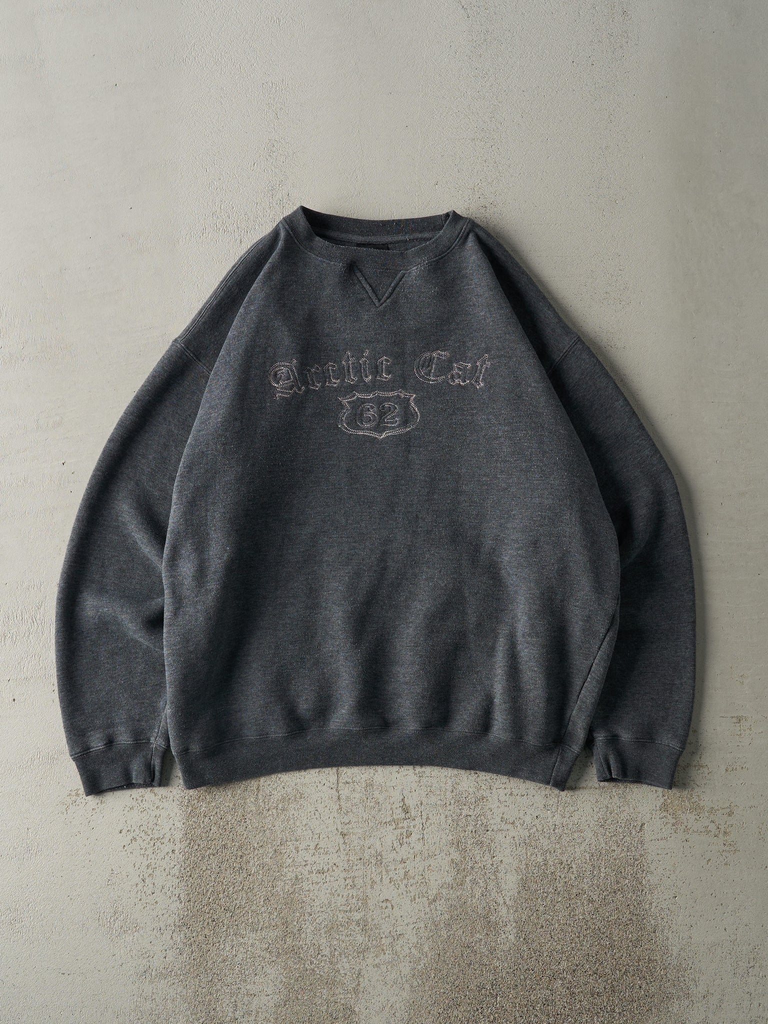 Vintage Y2K Charcoal Grey Embroidered Arctic Cat Crewneck (XL)