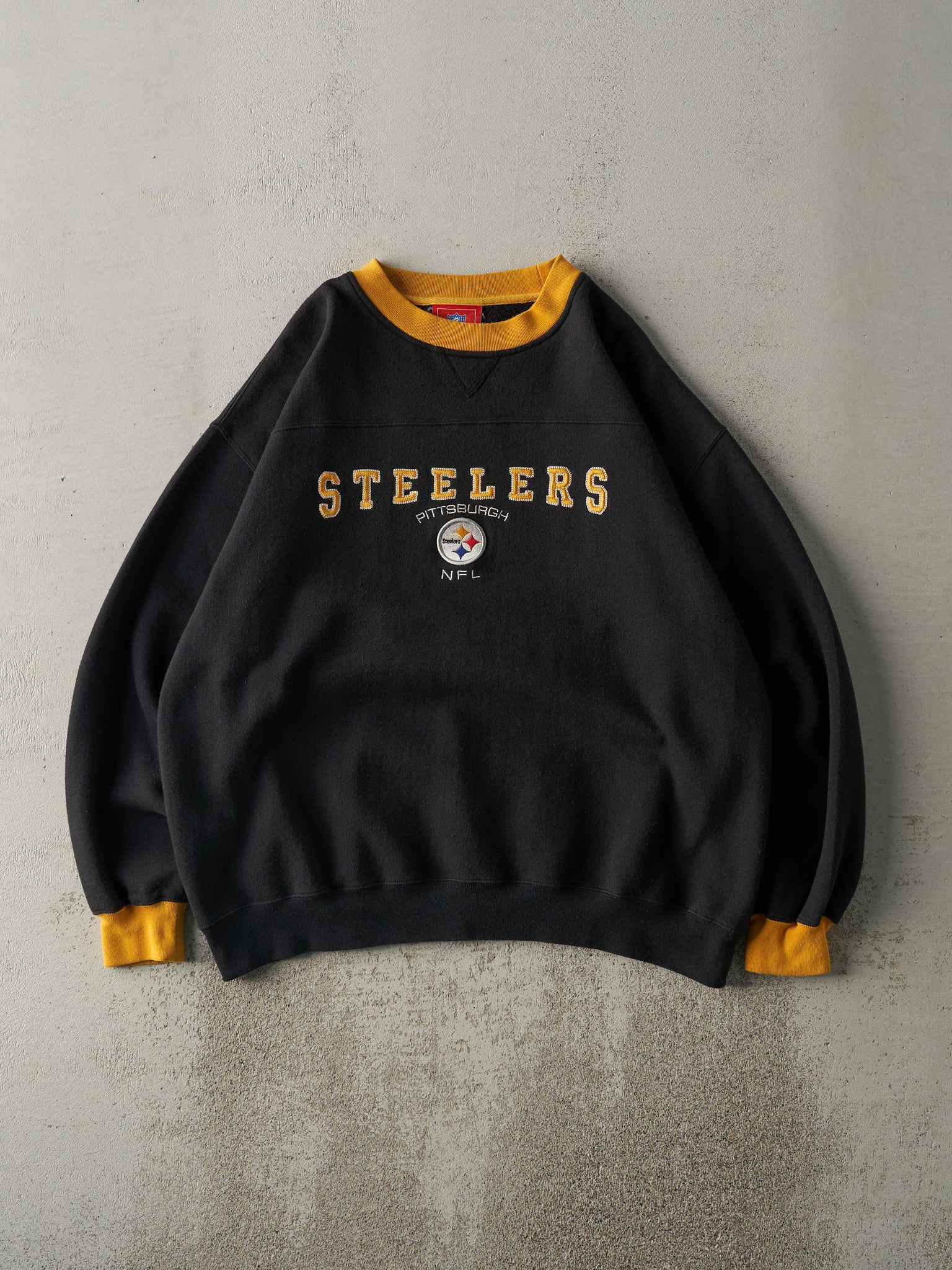 Vintage Y2K Black Embroidered Pittsburgh Steelers Crewneck (XL)