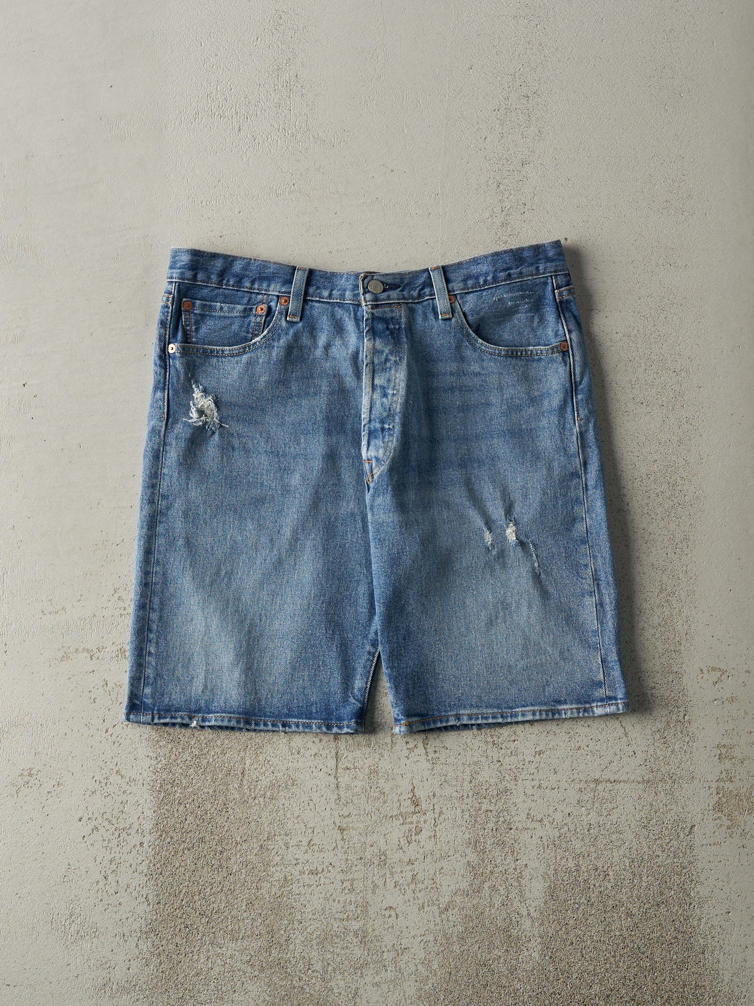 Vintage Y2K Mid Wash Levi's 501 Jean Shorts (34x9.5)