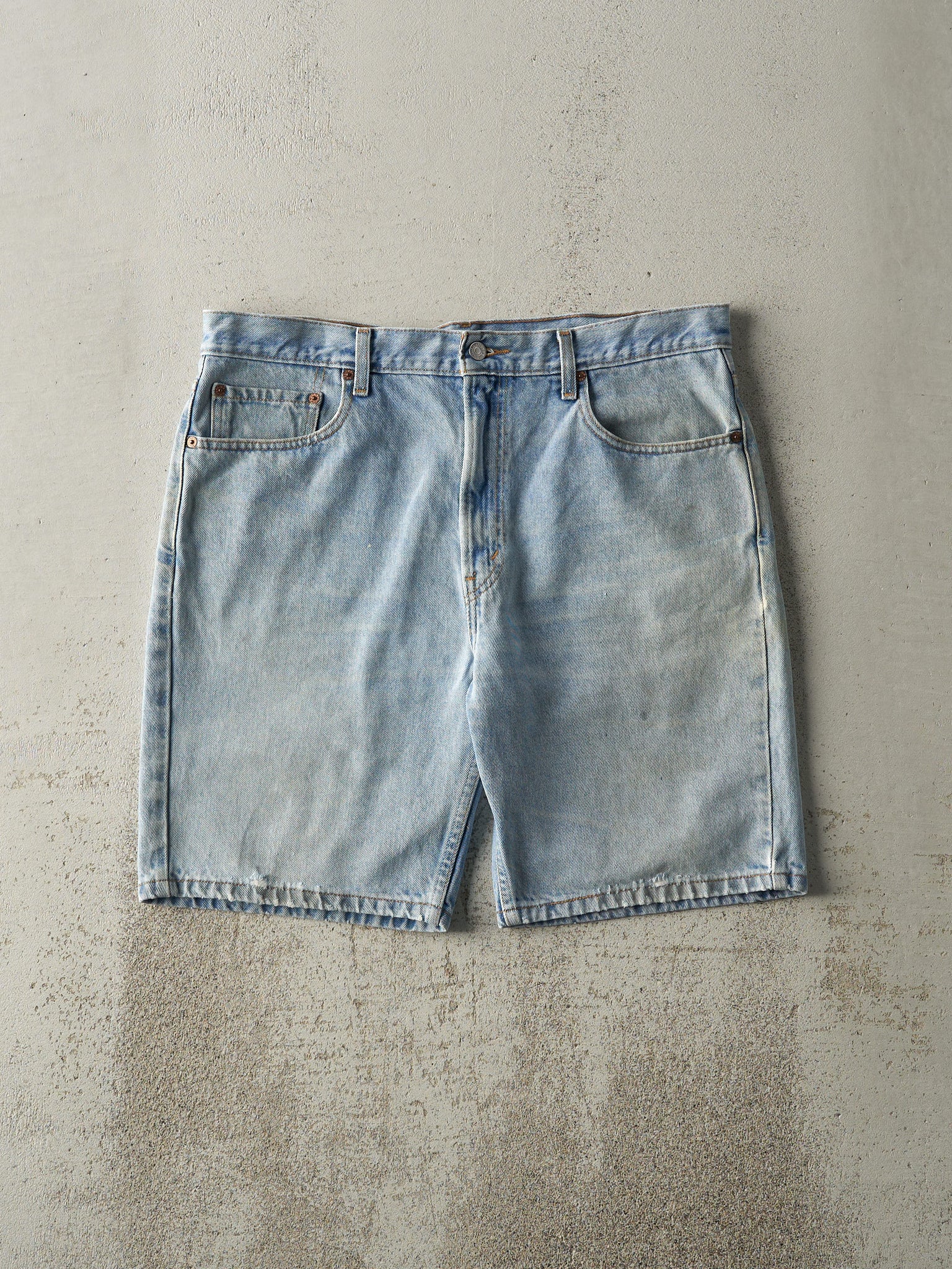 Vintage Y2K Light Wash Levi's 505 Jean Shorts (36x9)